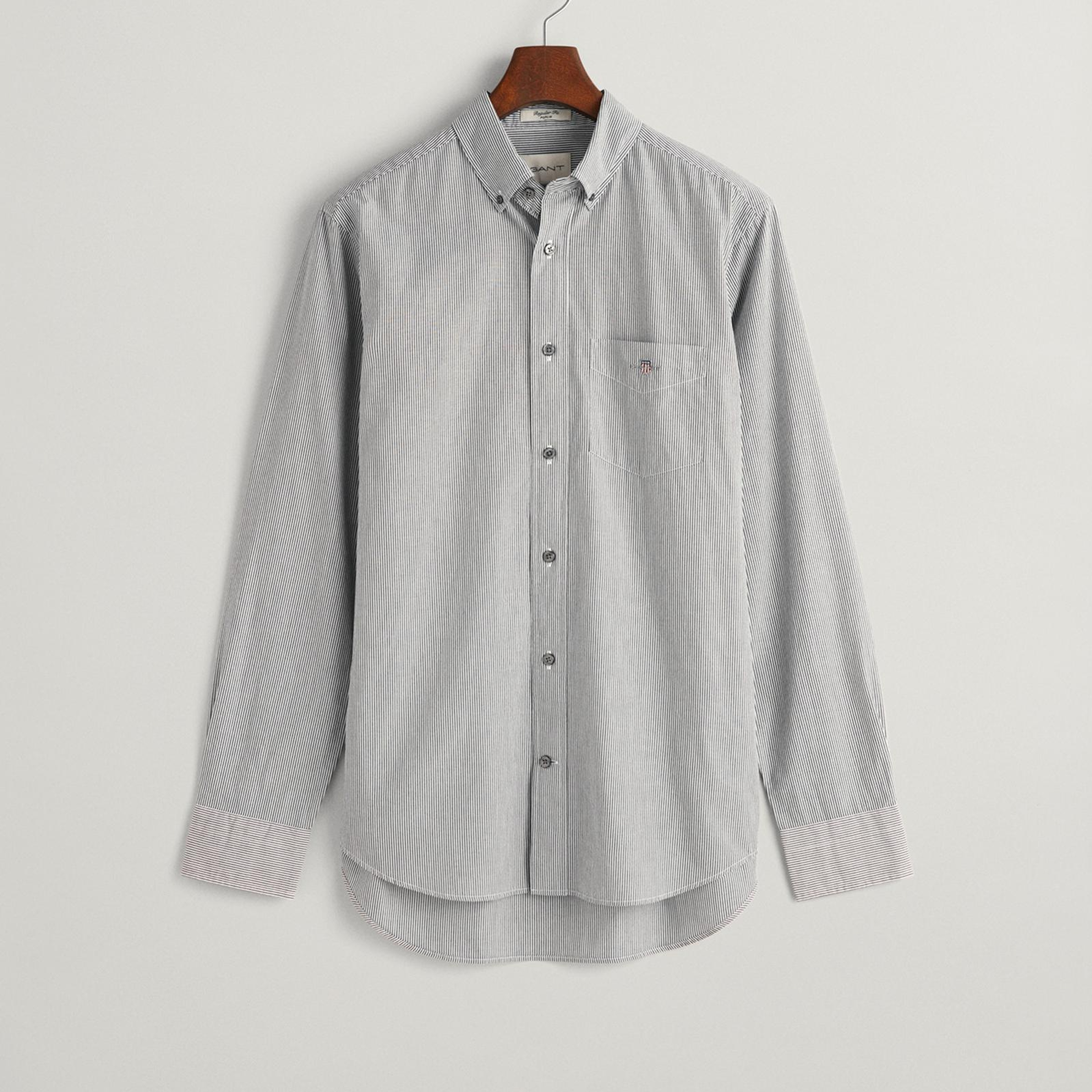 GANT Erkek Siyah Regular Fit Düğmeli Yaka Çizgili Gömlek