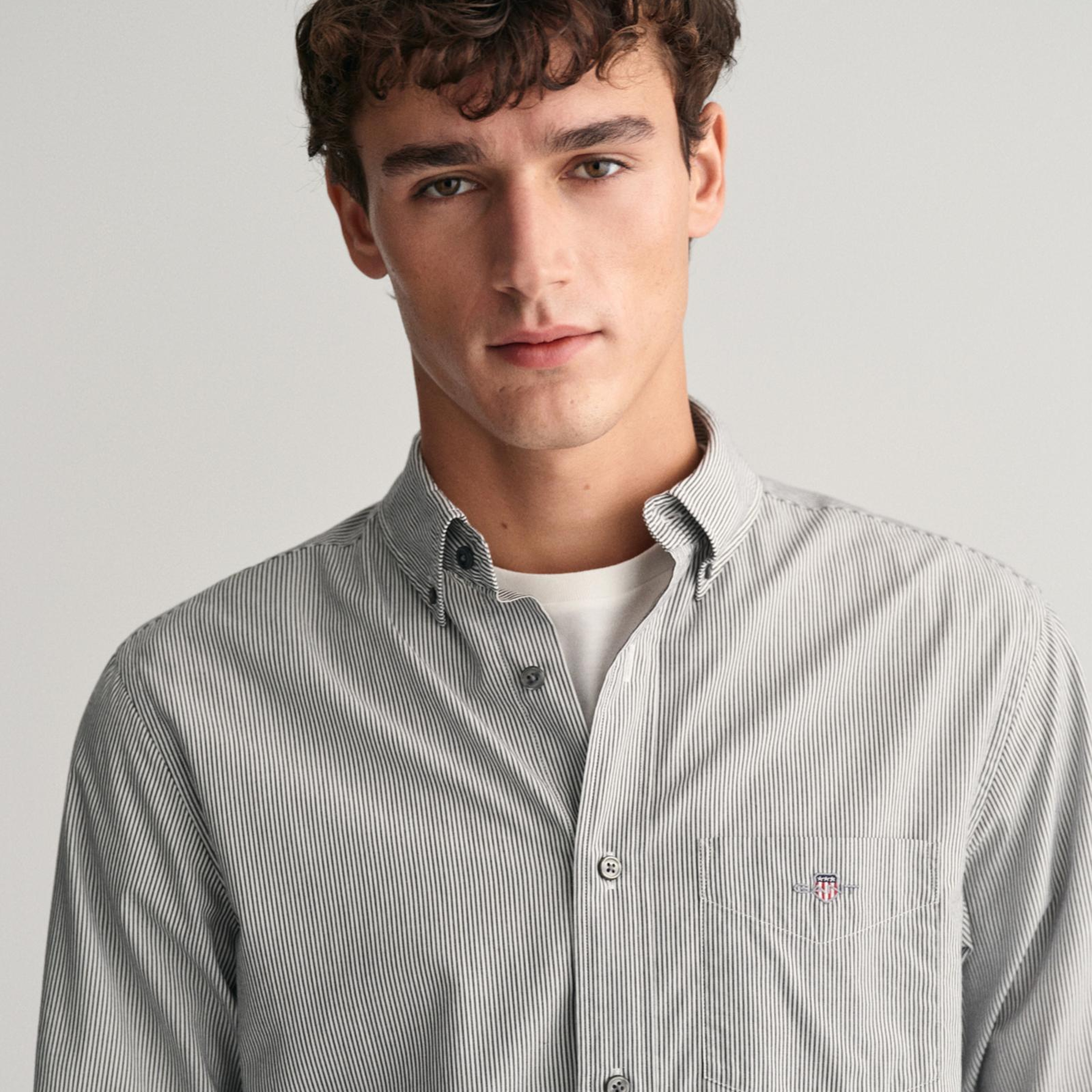 GANT Erkek Siyah Regular Fit Düğmeli Yaka Çizgili Gömlek