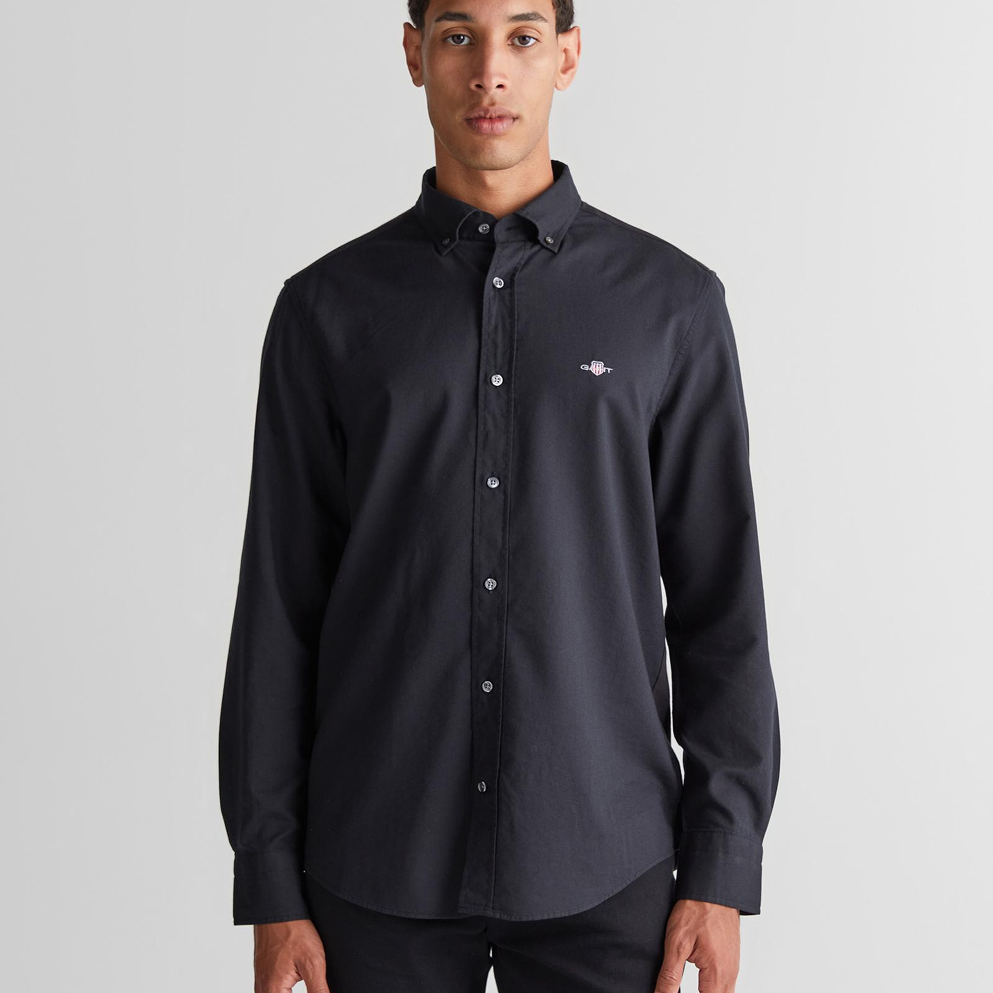 GANT Erkek Siyah Düğmeli Yaka Logolu Gömlek