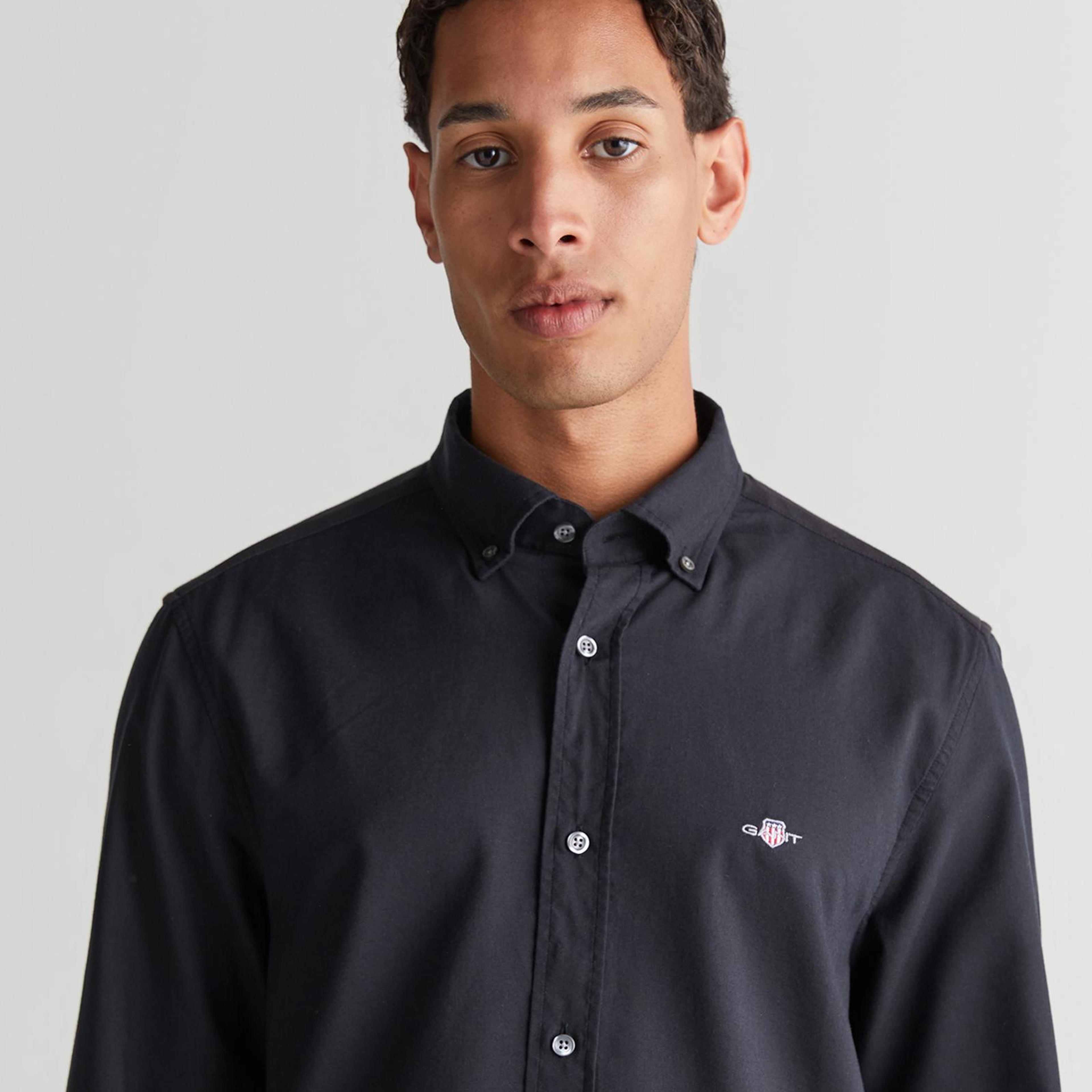 GANT Erkek Siyah Düğmeli Yaka Logolu Gömlek