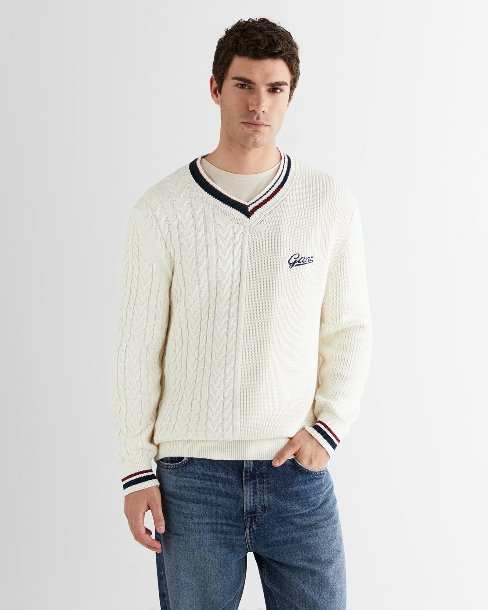 GANT Erkek Beyaz Standart Fit V Yaka Triko