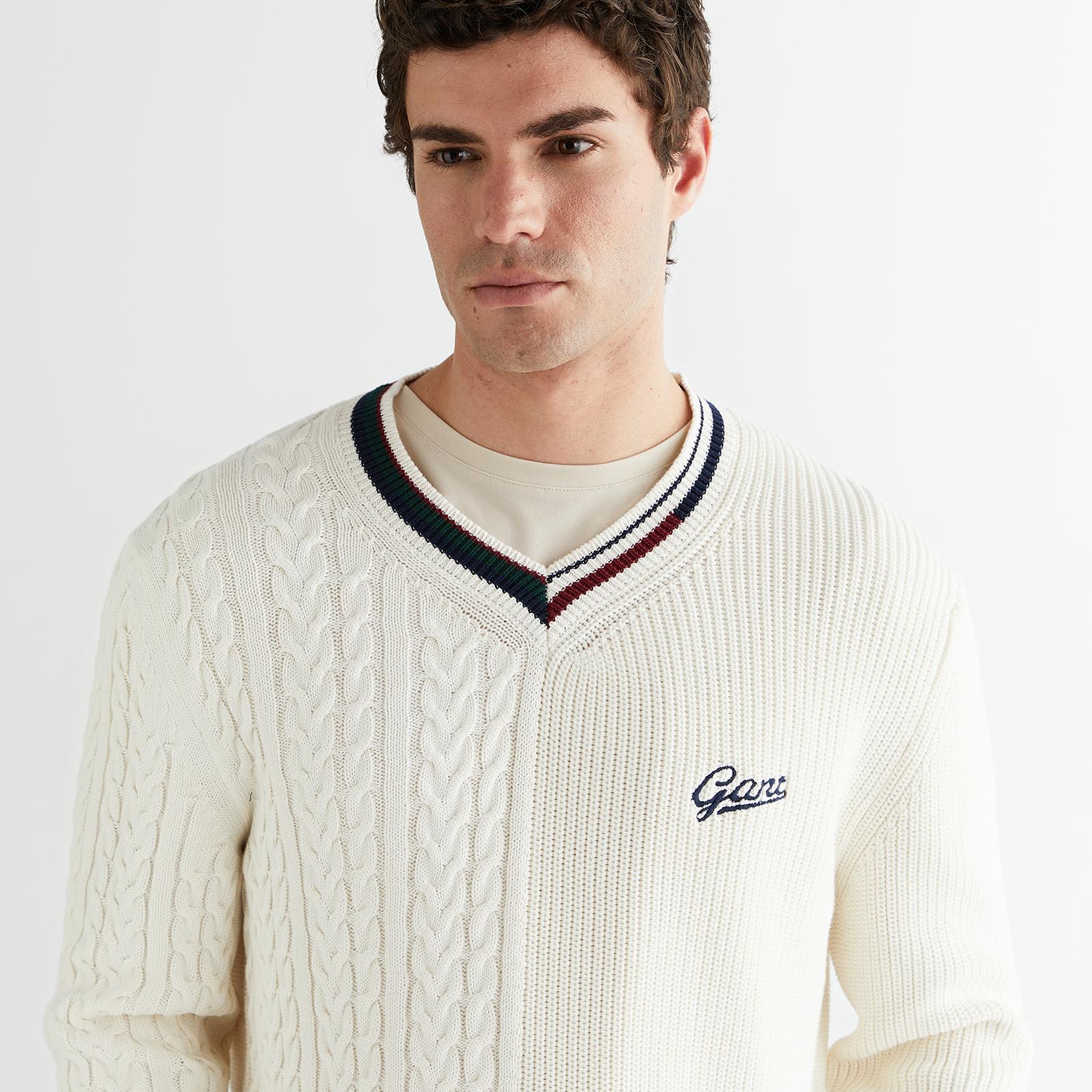 GANT Erkek Beyaz Standart Fit V Yaka Triko