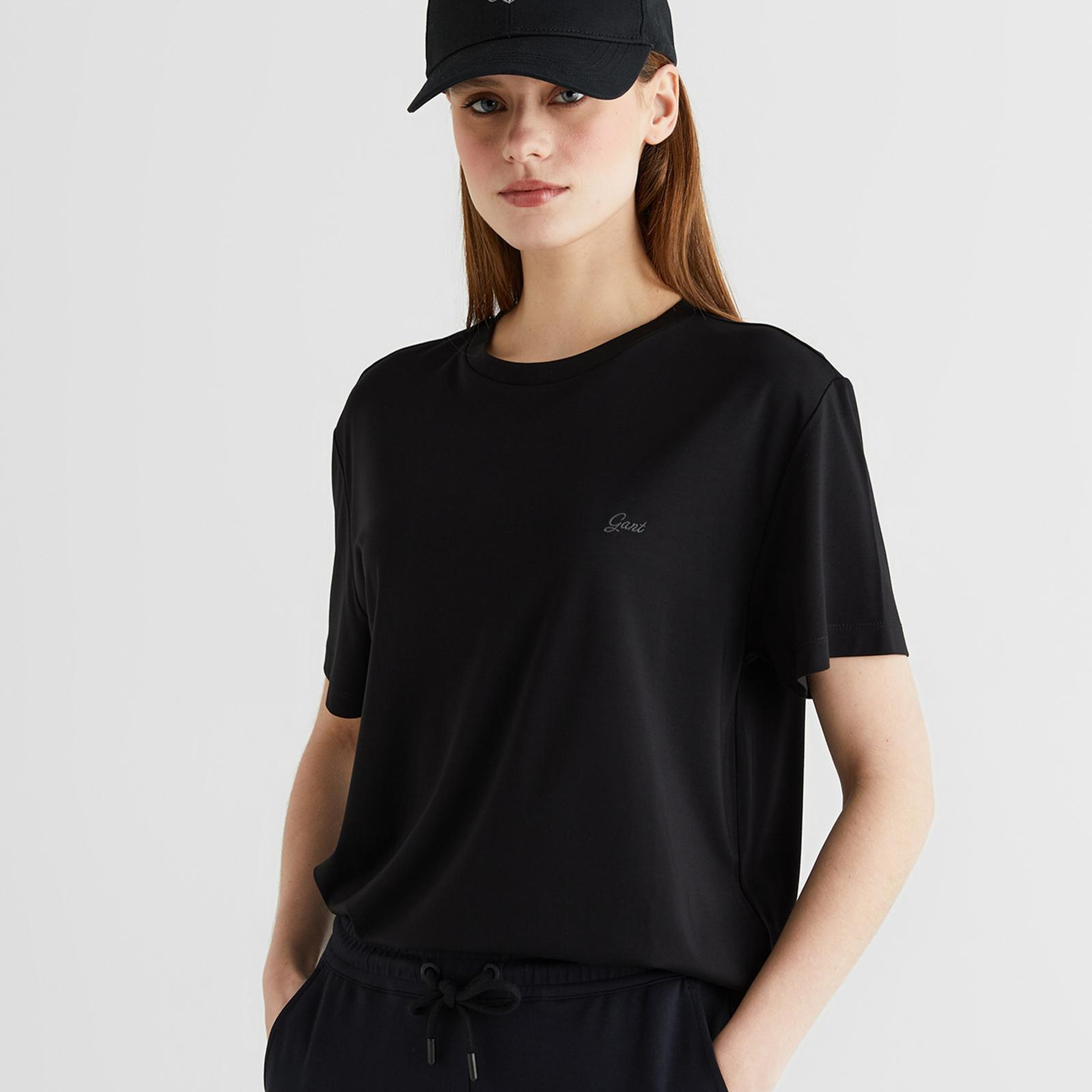 GANT Kadın Siyah Bisiklet Yaka Regular Fit T-Shirt