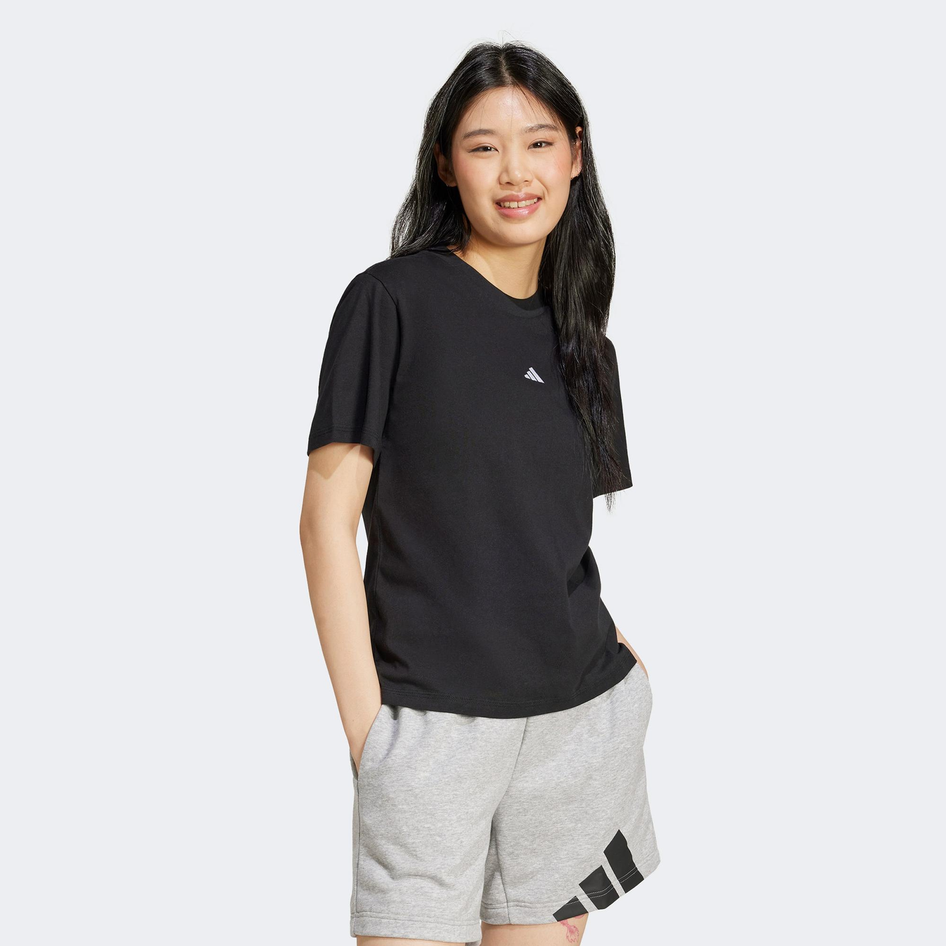 adidas Essentials Small Logo Cotton Kadın Siyah T-Shirt
