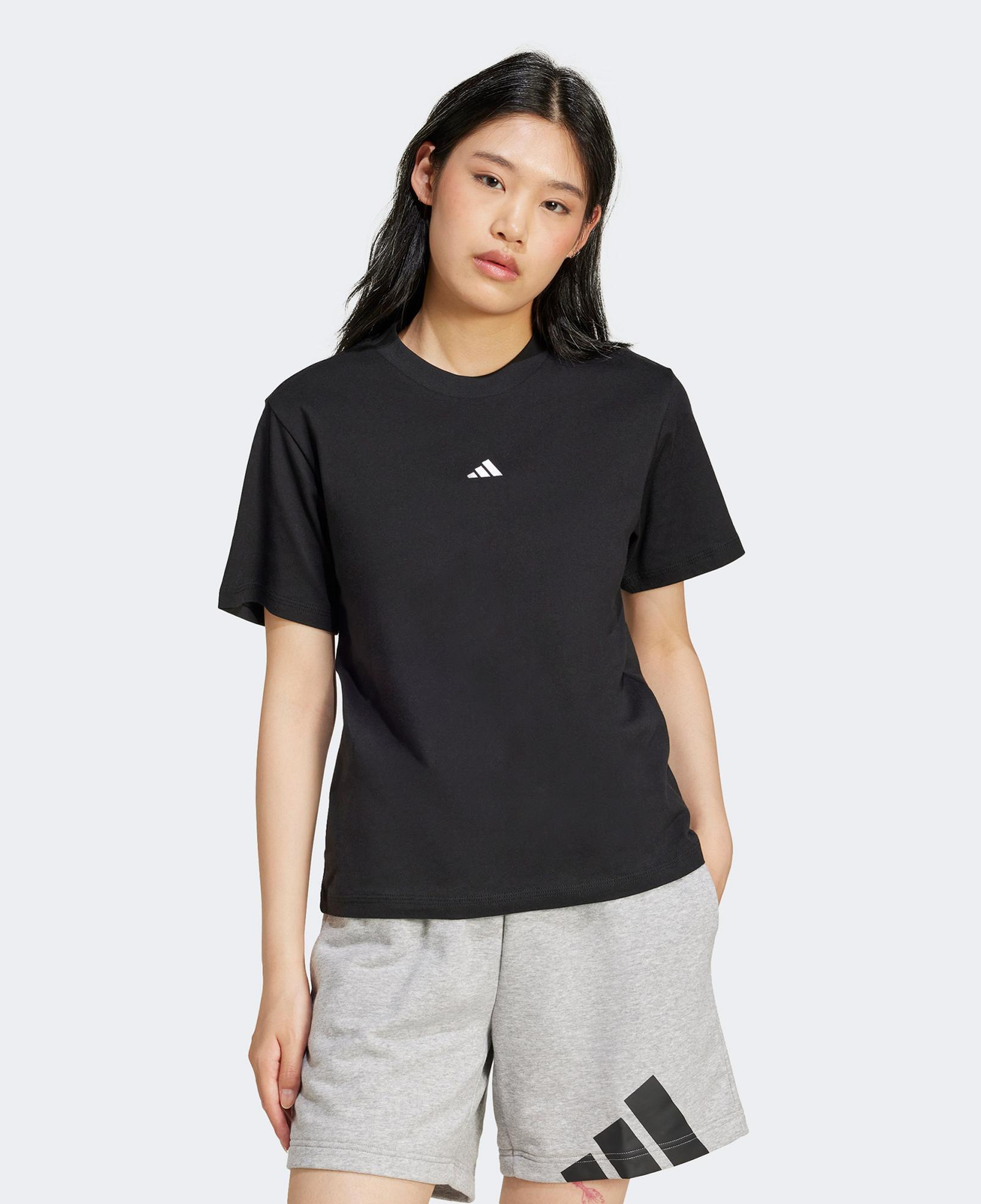 adidas Essentials Small Logo Cotton Kadın Siyah T-Shirt