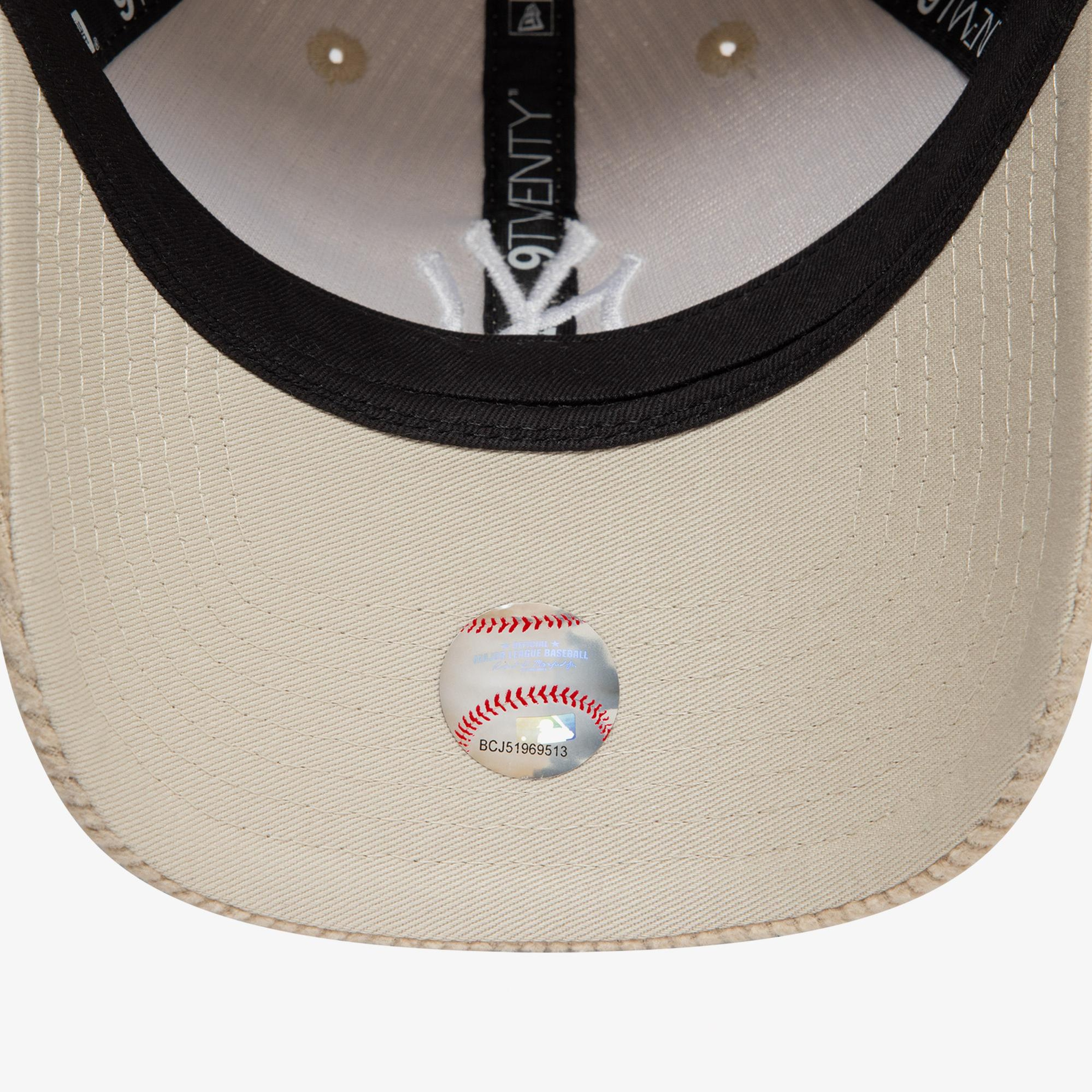 New Era New York Yankees Cord 9Forty Kadın Bej Şapka