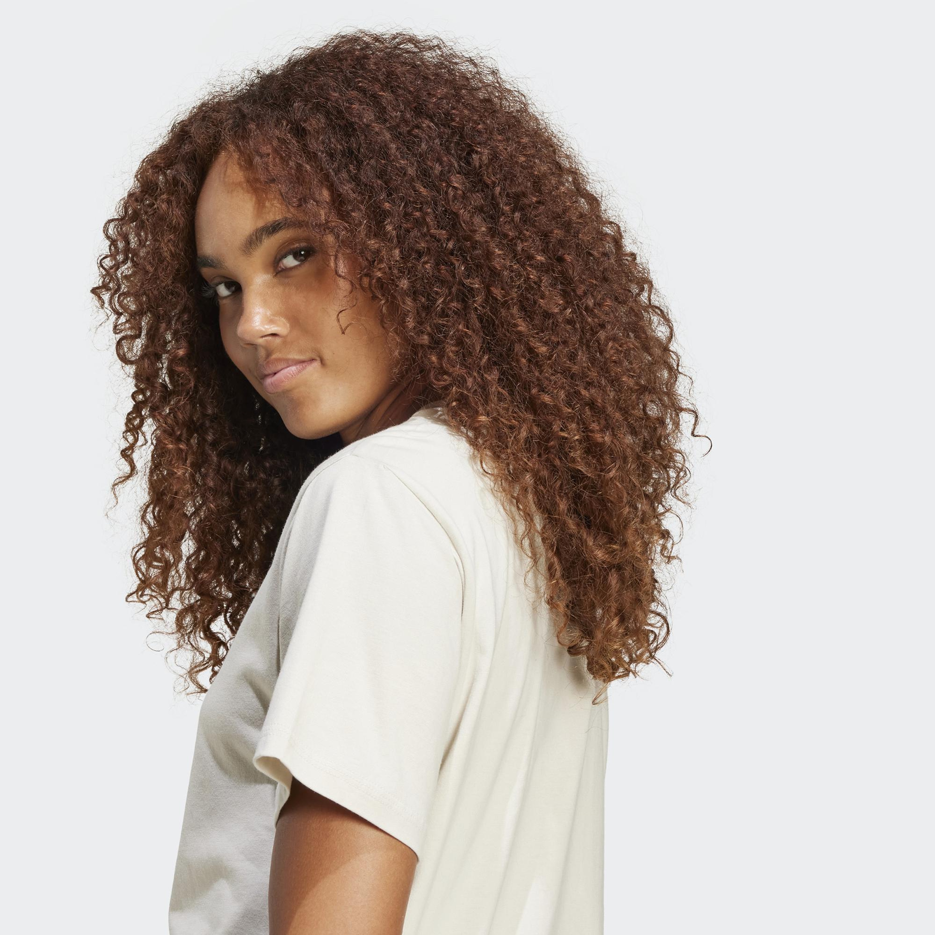 adidas Essentials Small Logo Kadın Bej T-Shirt