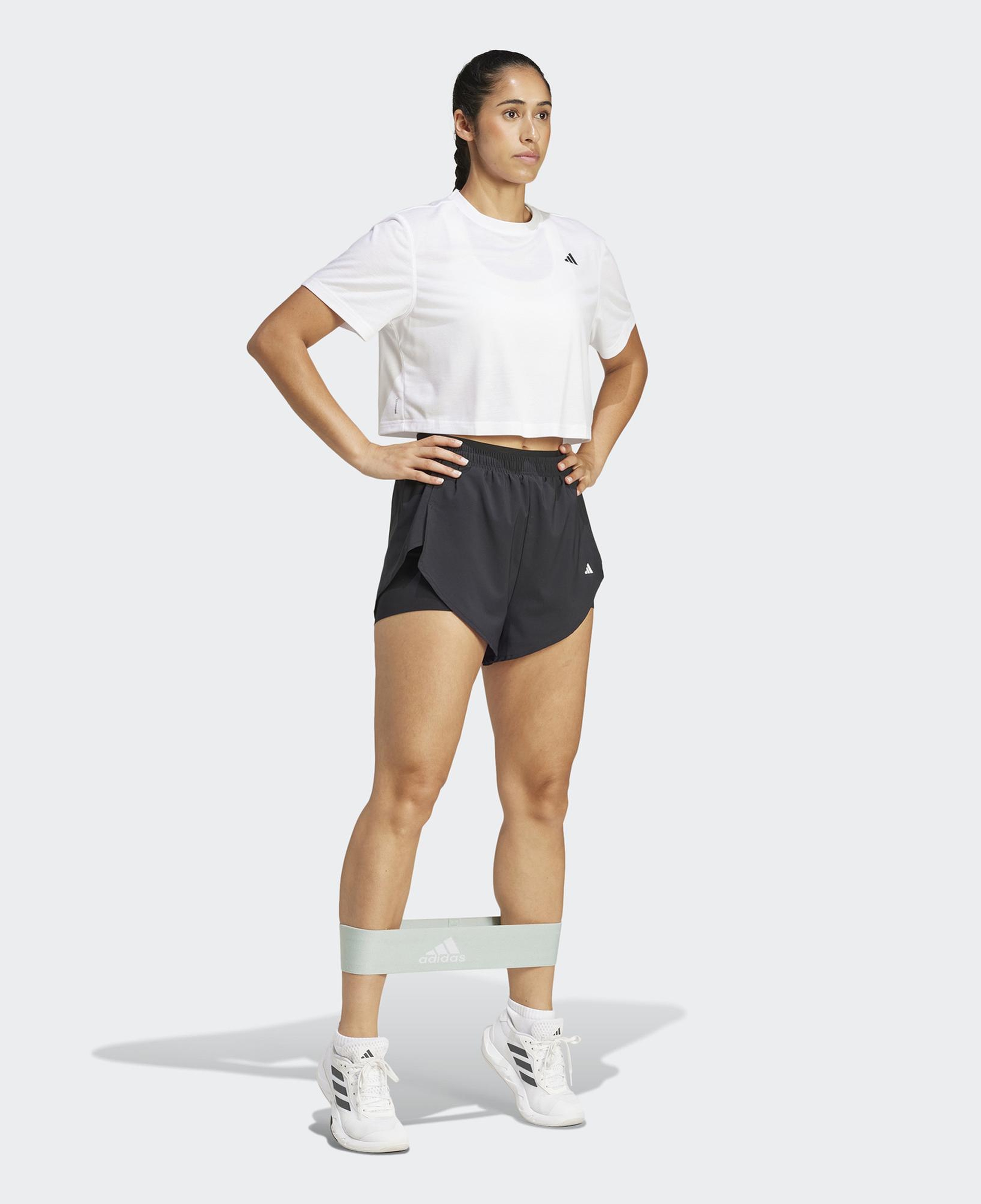 adidas Train Essentials Boxy Workout Kadın Beyaz Crop T-Shirt