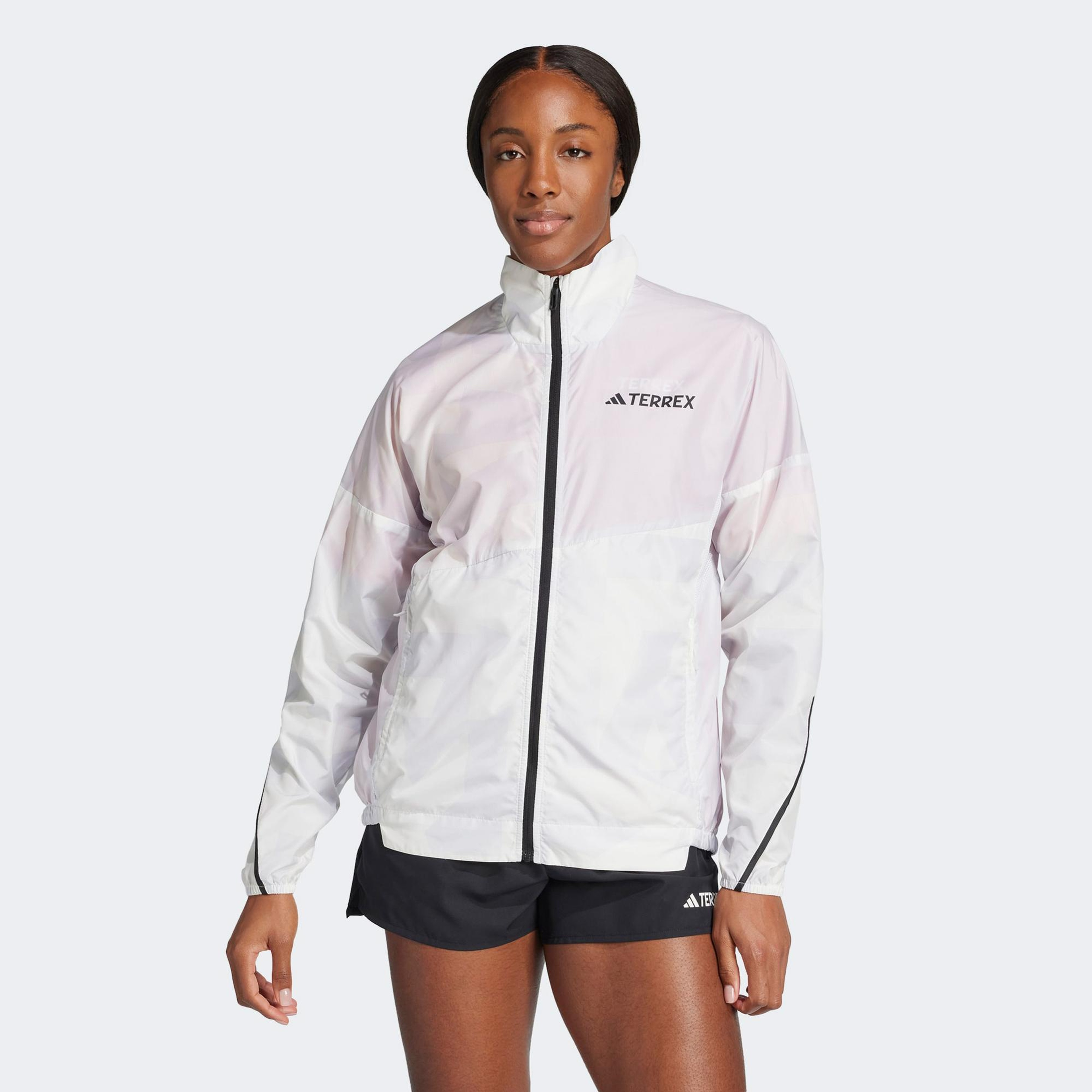 adidas Terrex Multi Printed Kadın Gri Koşu Rüzgarlık