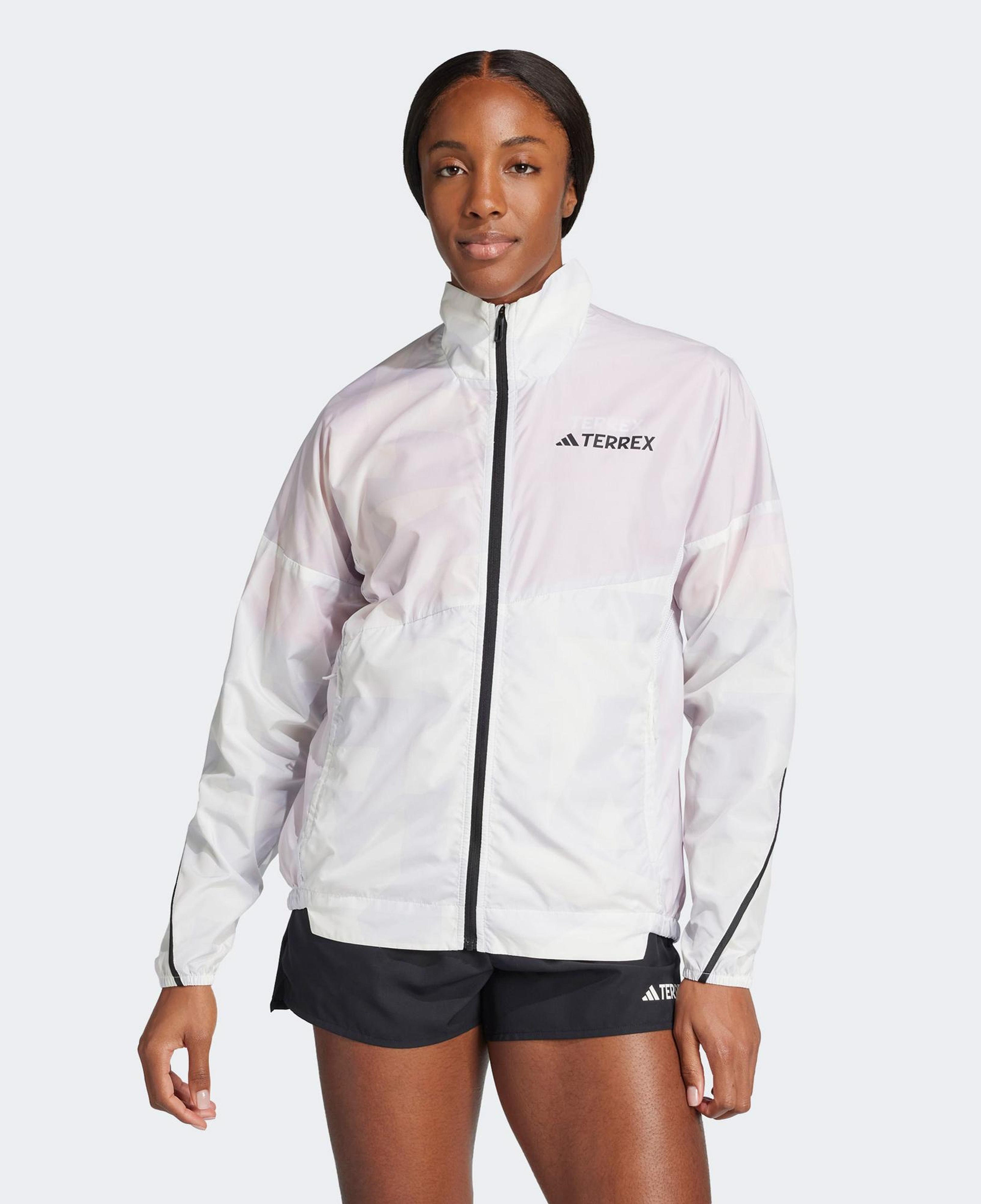 adidas Terrex Multi Printed Kadın Gri Koşu Rüzgarlık