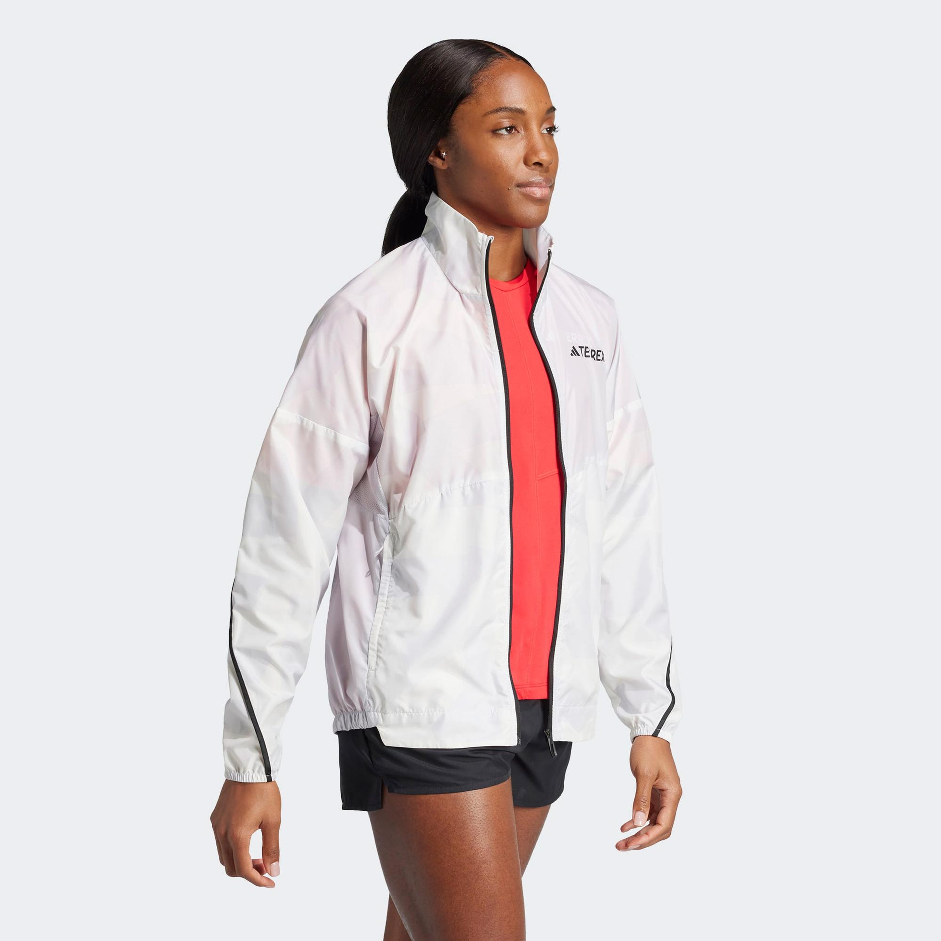 adidas Terrex Multi Printed Kadın Gri Koşu Rüzgarlık