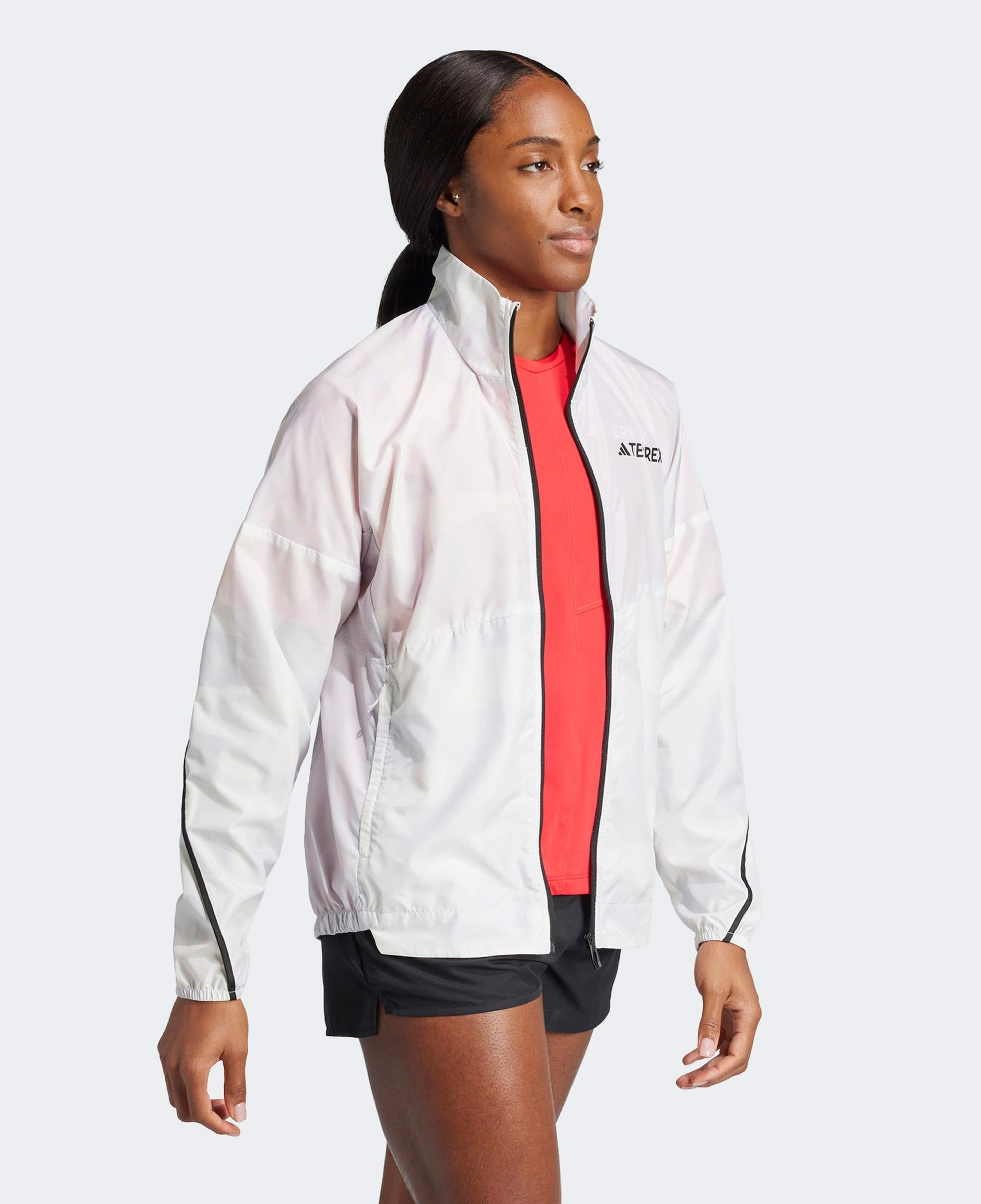 adidas Terrex Multi Printed Kadın Gri Koşu Rüzgarlık