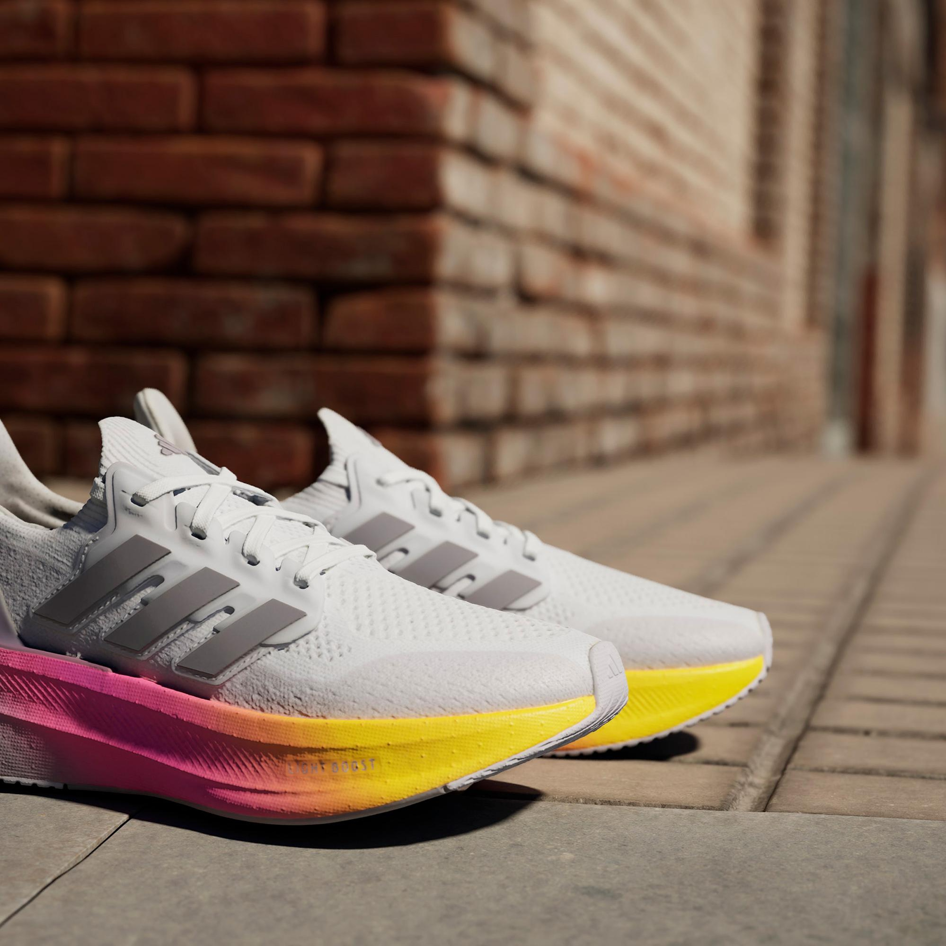 adidas Ultraboost 5 Kadın Beyaz Koşu Ayakkabısı