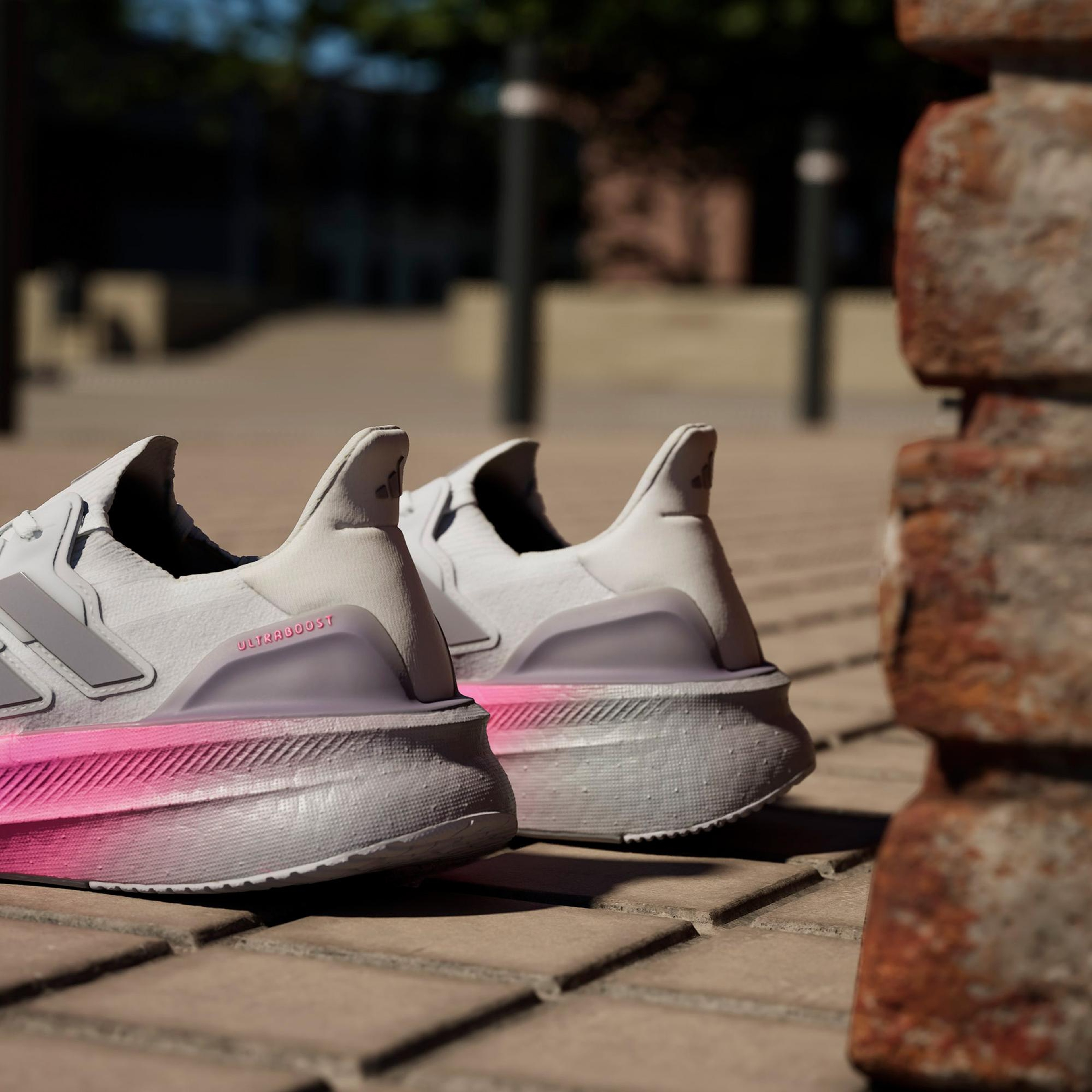 adidas Ultraboost 5 Kadın Beyaz Koşu Ayakkabısı