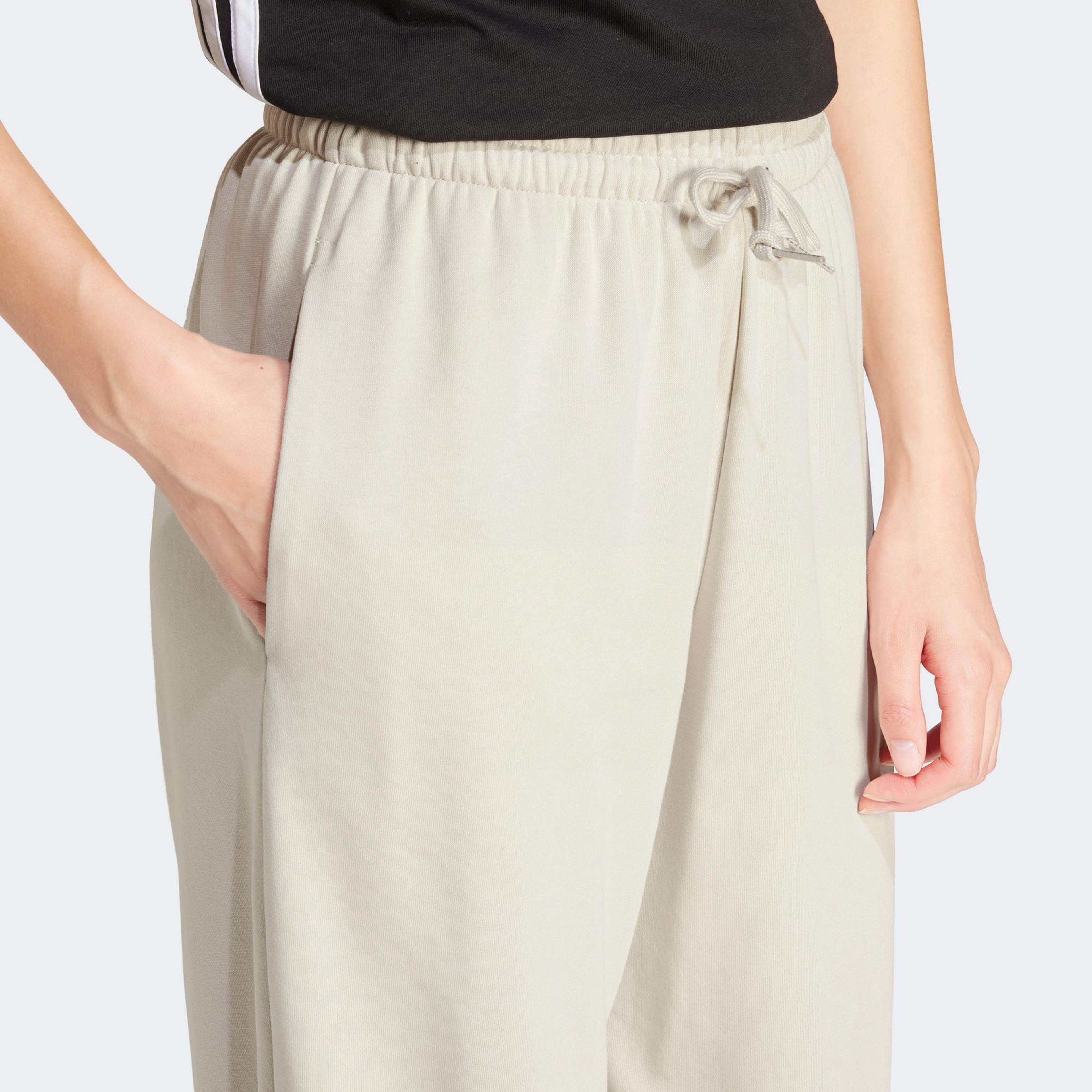 adidas Essentials Small Logo French Terry Cuffed Kadın Gri Eşofman Altı