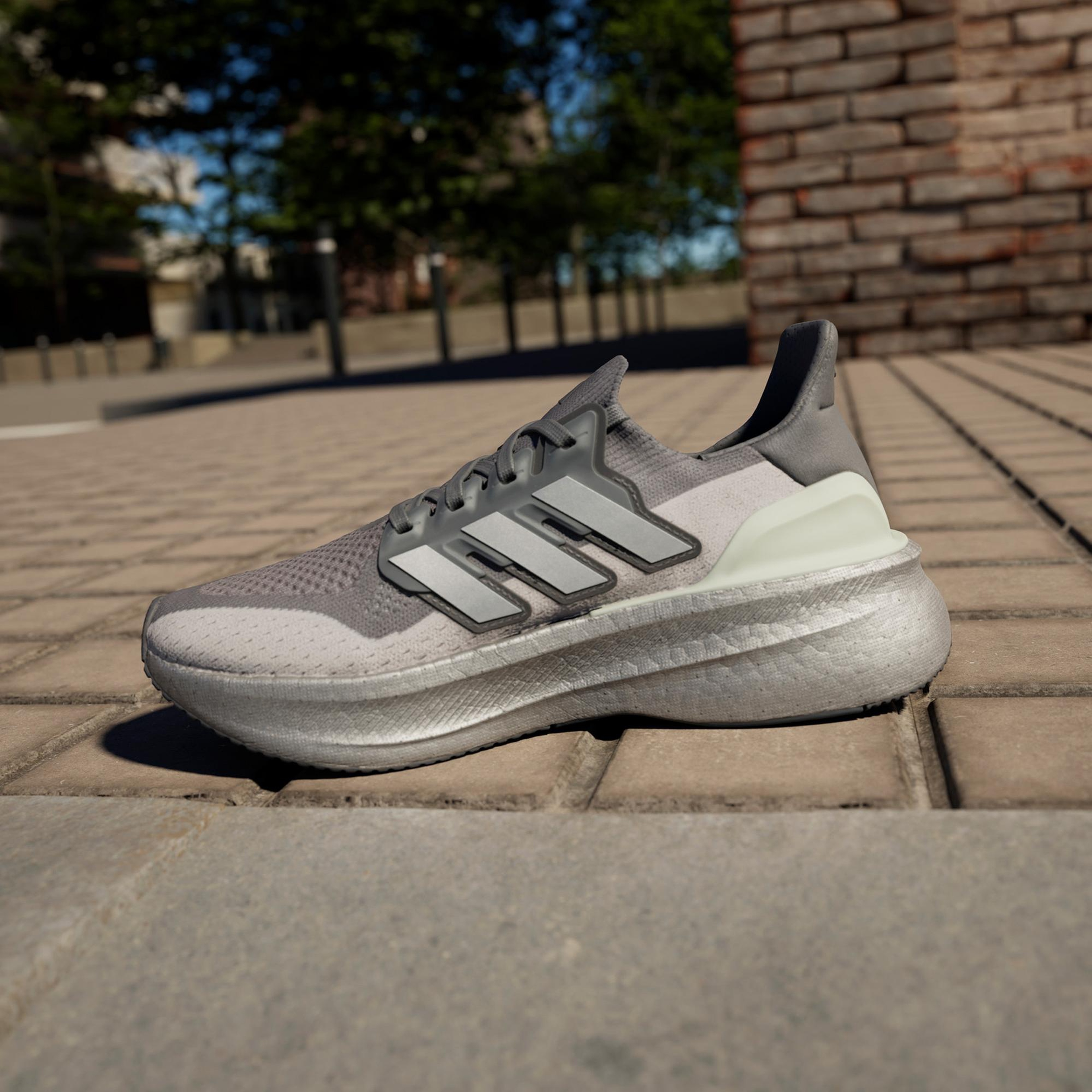 adidas Ultraboost 5 Kadın Gri Koşu Ayakkabısı