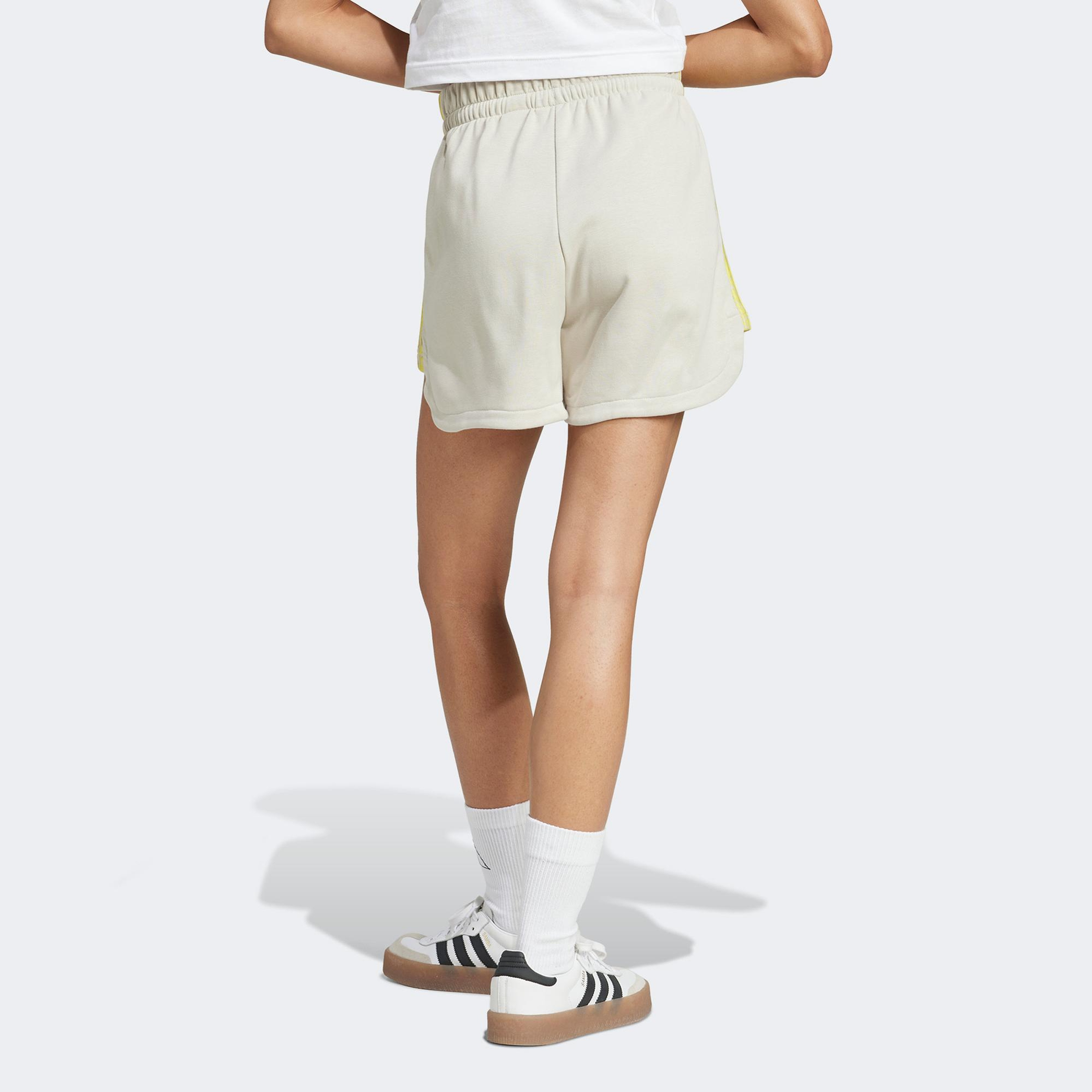 adidas Essentials 3 Stripes Print Kadın Bej Şort