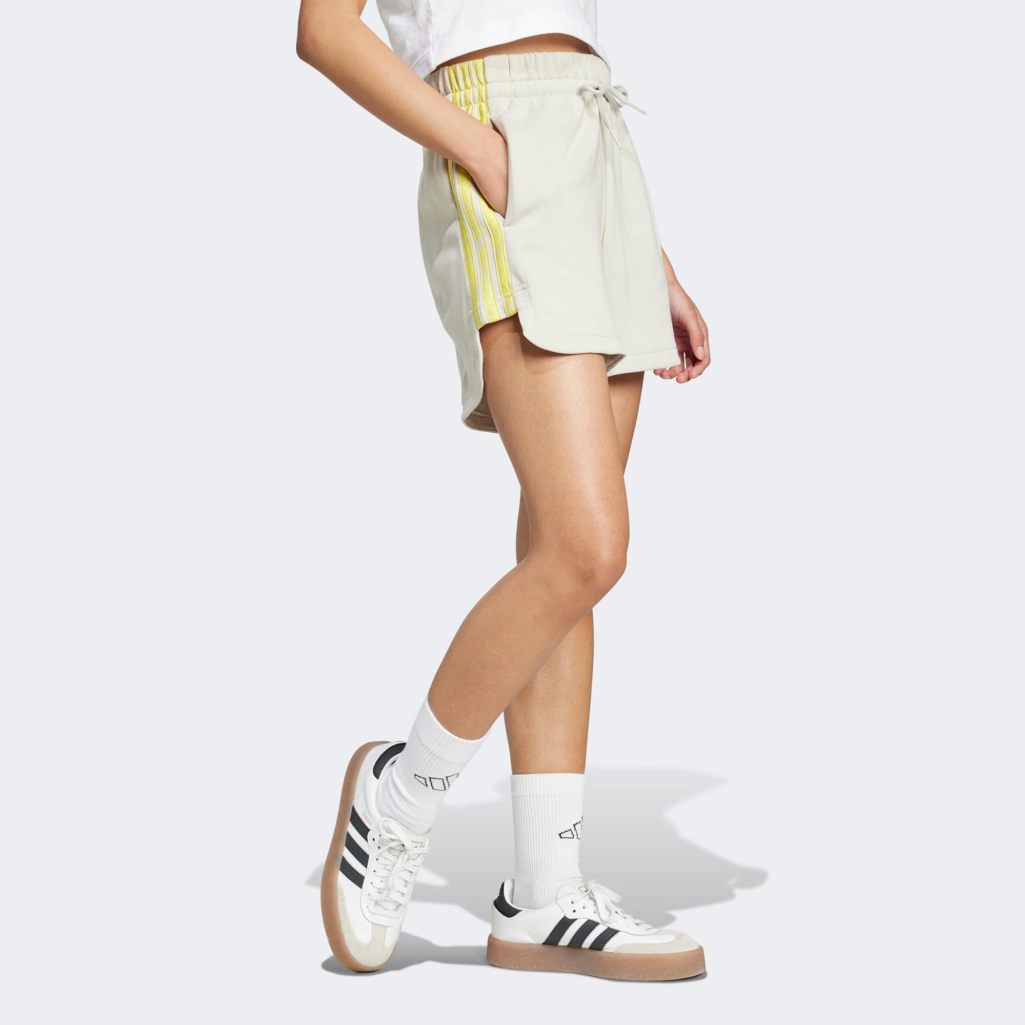 adidas Essentials 3 Stripes Print Kadın Bej Şort