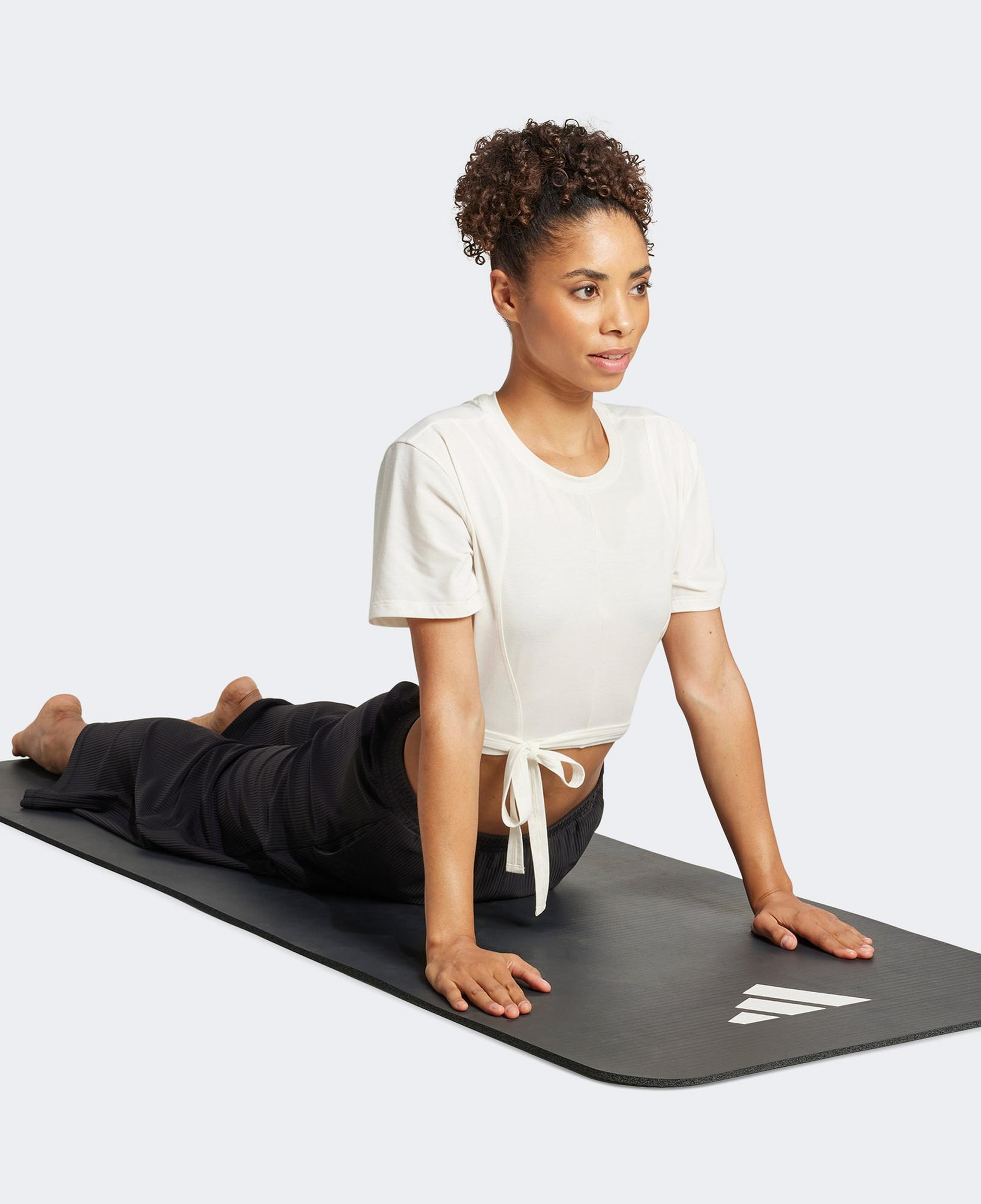 adidas Classic Kadın Beyaz Antrenman T-Shirt