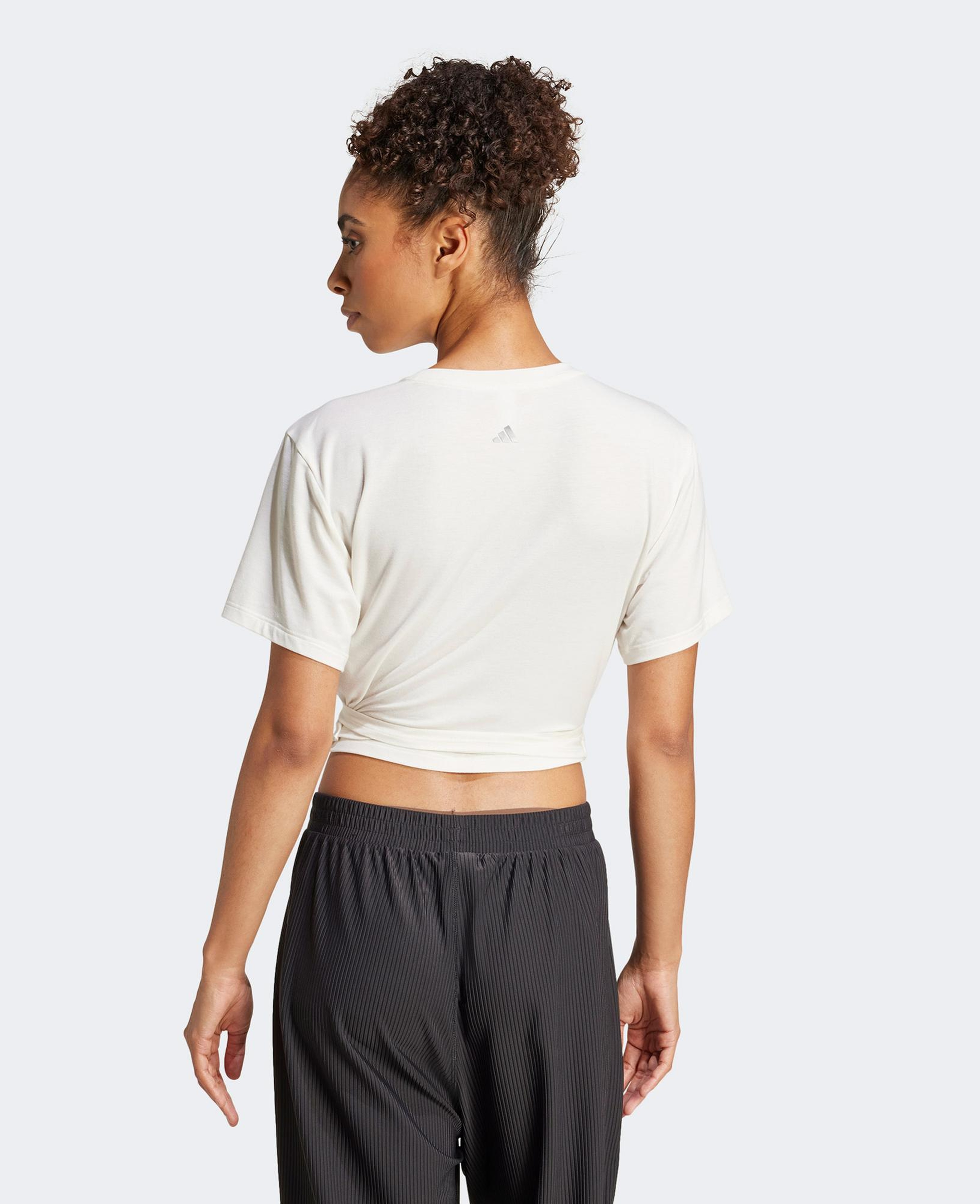 adidas Classic Kadın Beyaz Antrenman T-Shirt