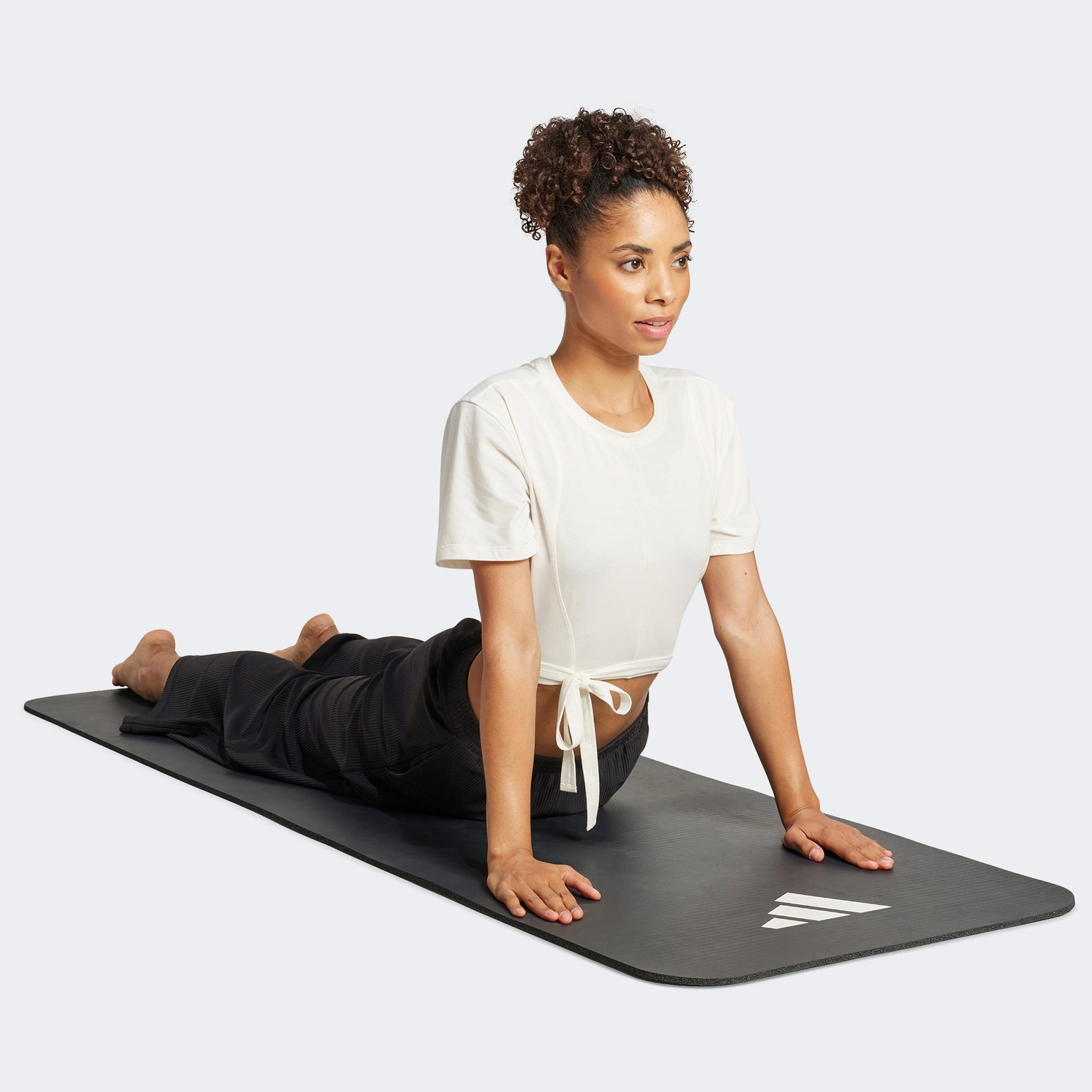 adidas Classic Kadın Beyaz Antrenman T-Shirt