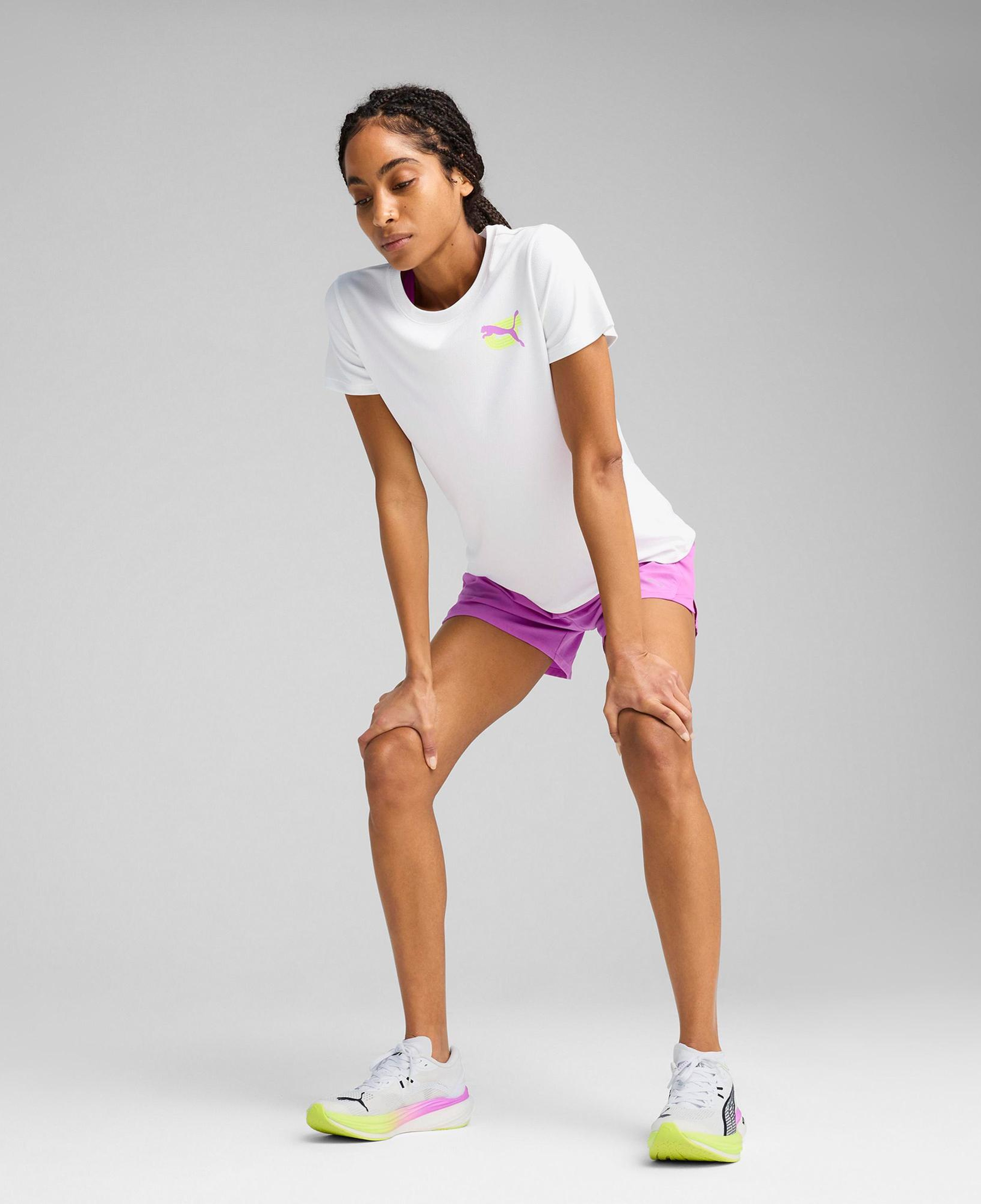 Puma Graphics Running illustratio Kadın Beyaz T-Shirt