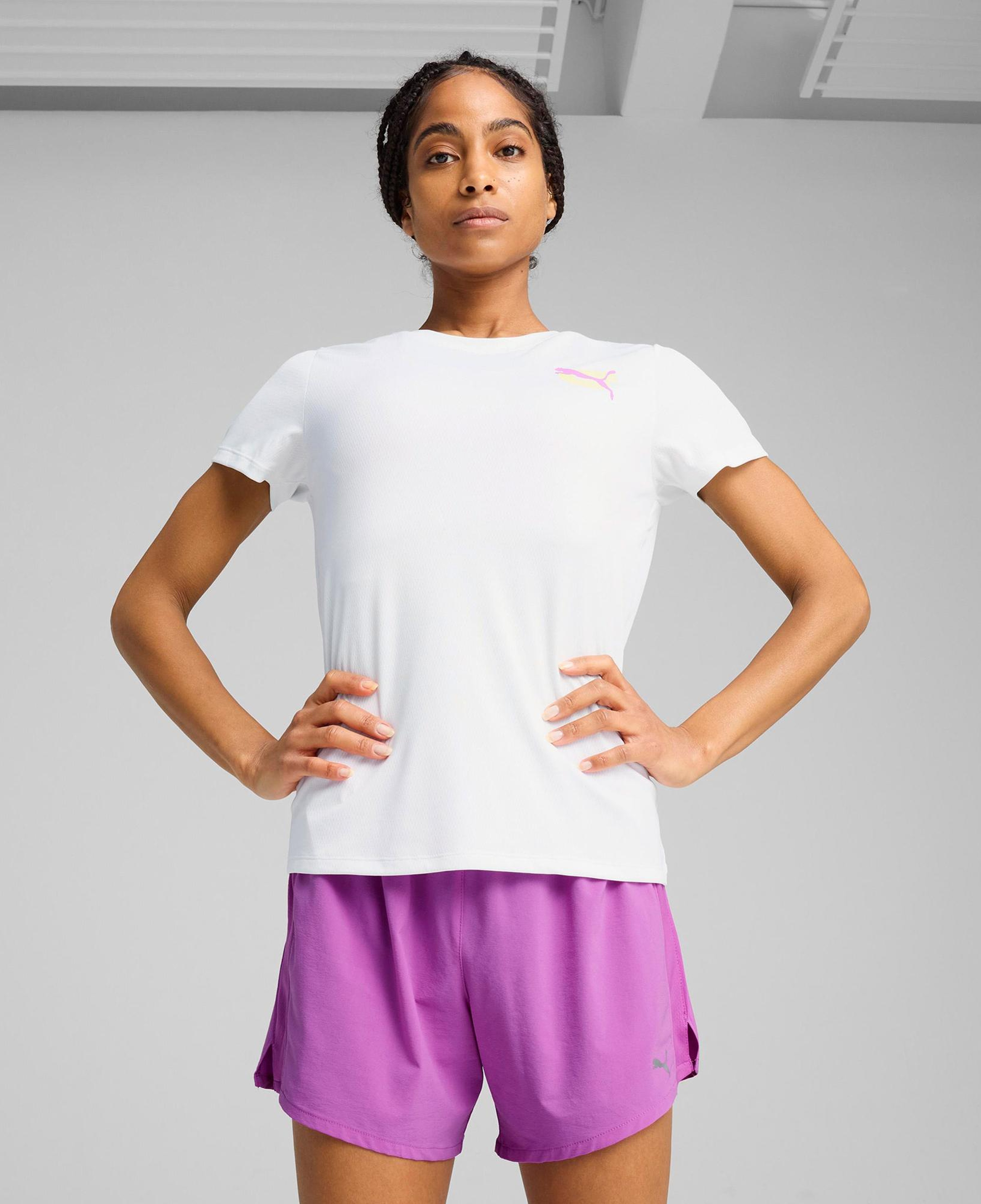 Puma Graphics Running illustratio Kadın Beyaz T-Shirt