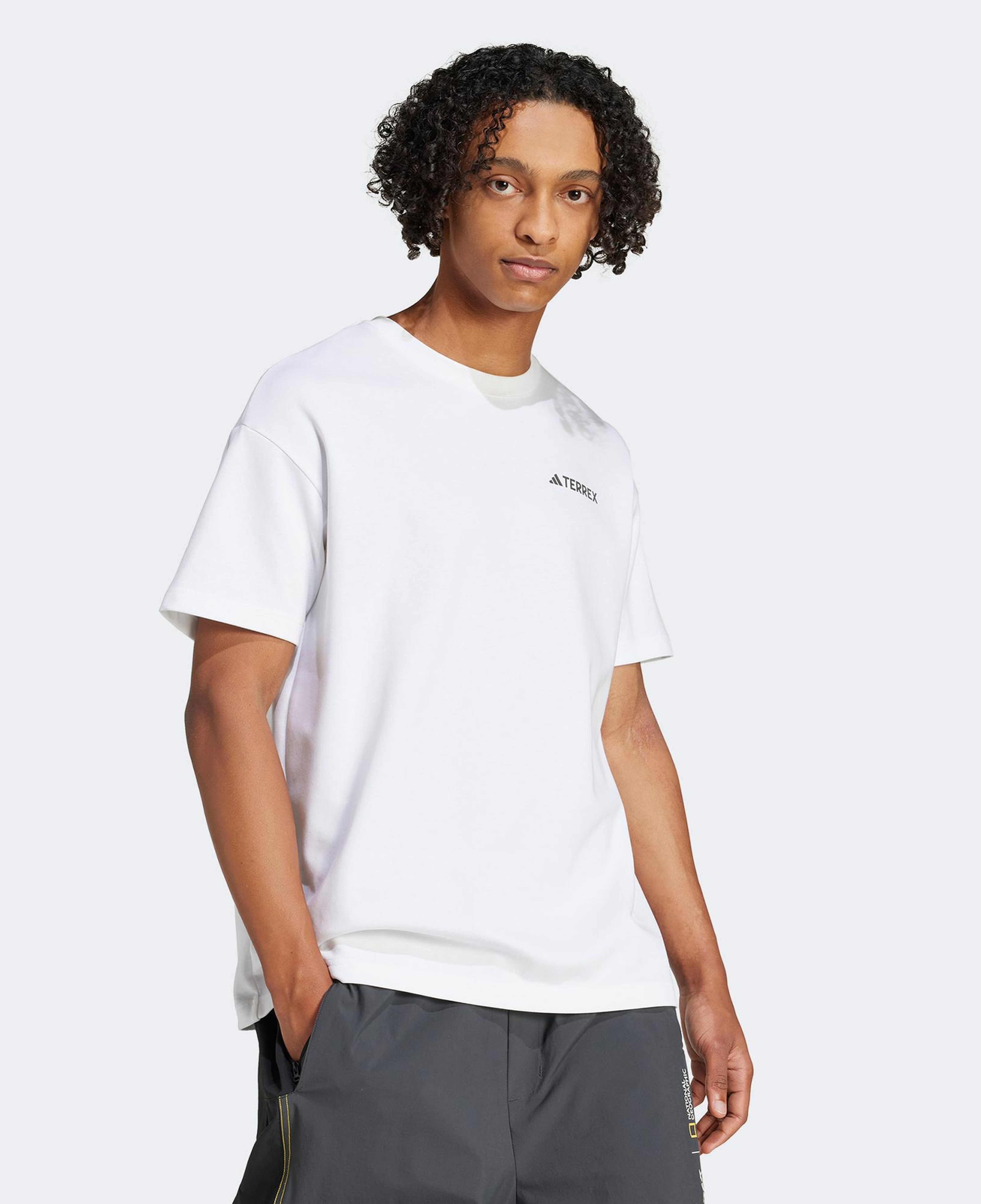 adidas Nat Geo Aeroready Graphic Erkek Beyaz T-Shirt