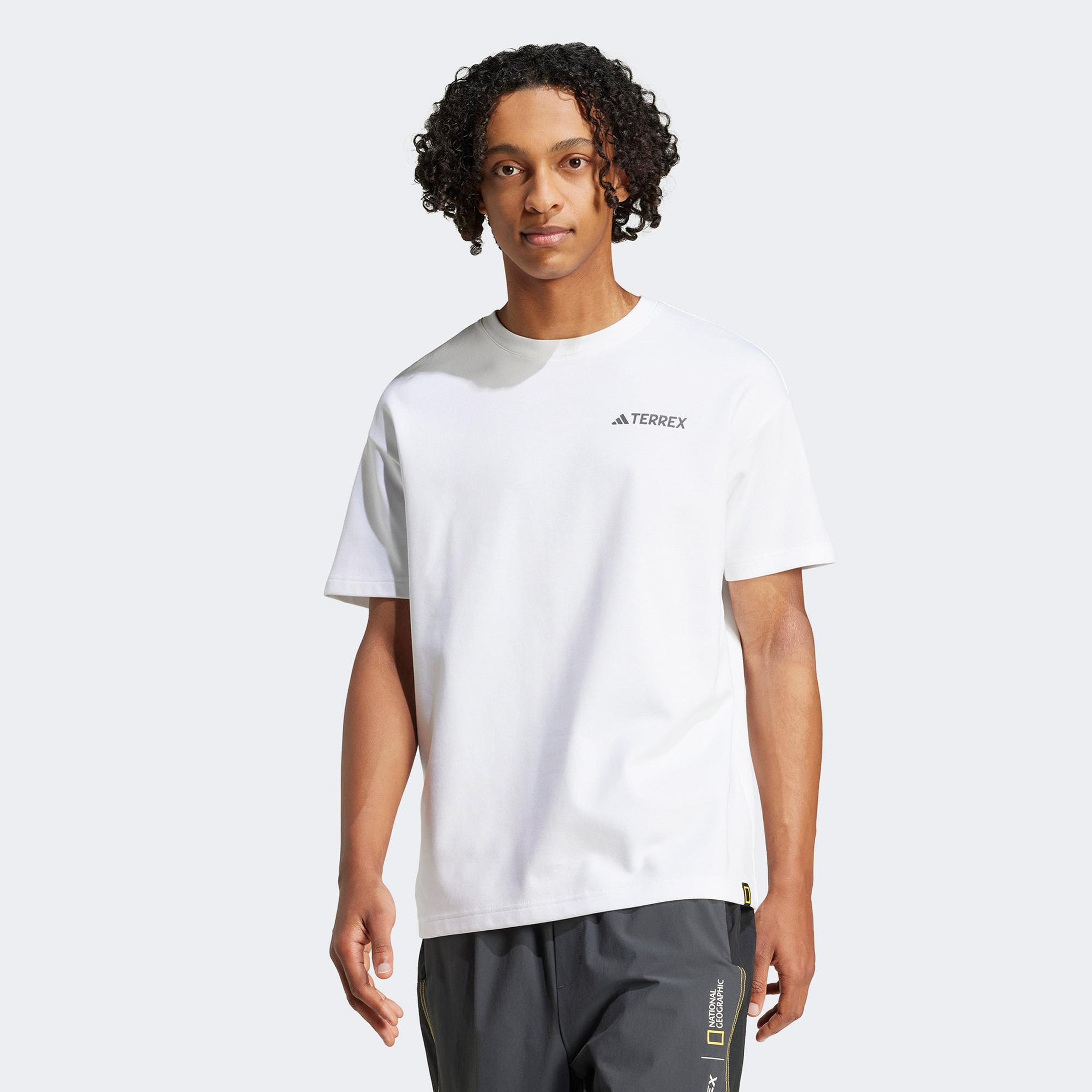 adidas Nat Geo Aeroready Graphic Erkek Beyaz T-Shirt