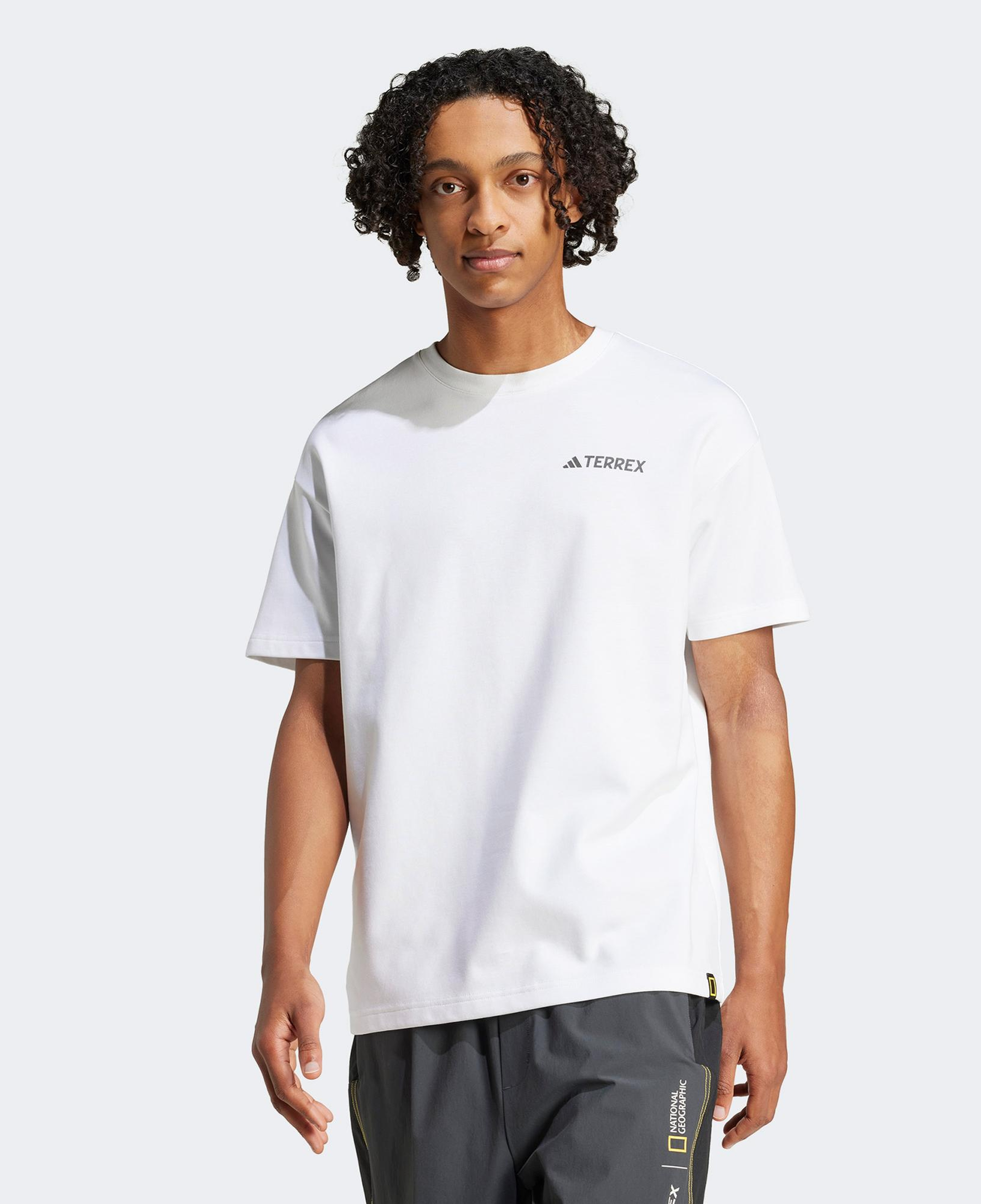 adidas Nat Geo Aeroready Graphic Erkek Beyaz T-Shirt
