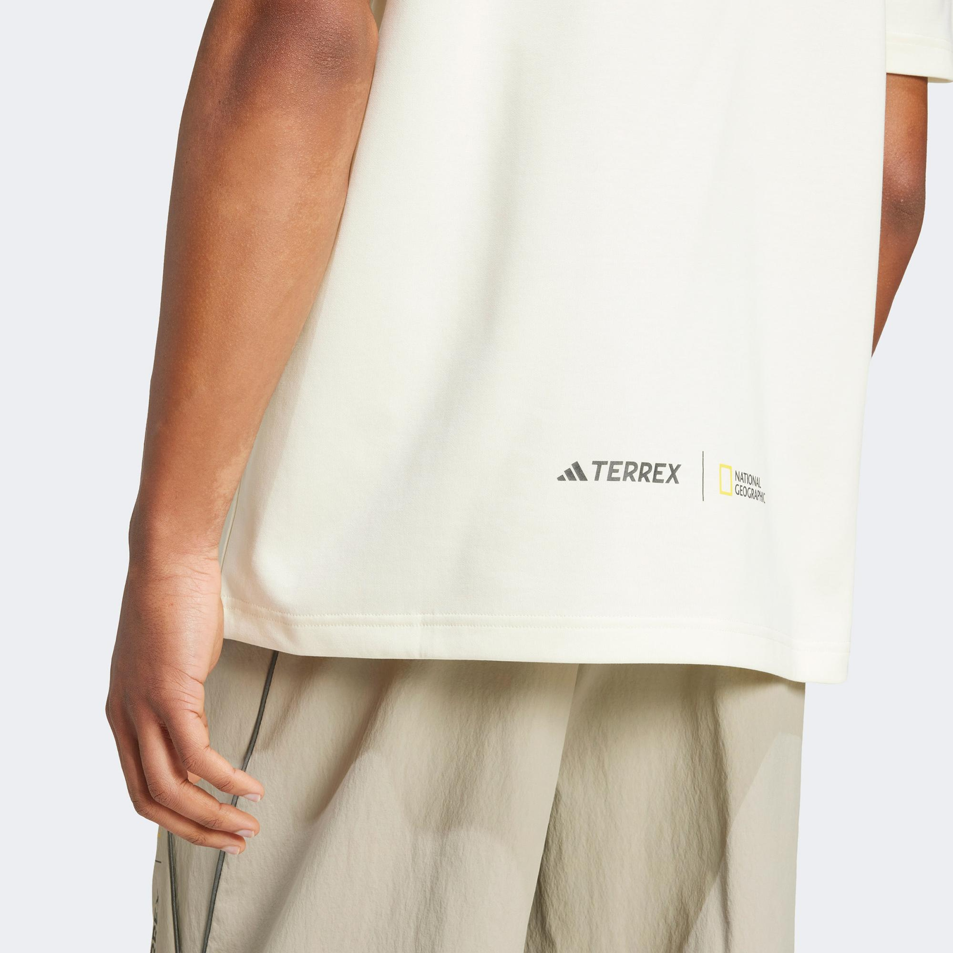 adidas Nat Geo Aeroready Graphic Erkek Bej T-Shirt