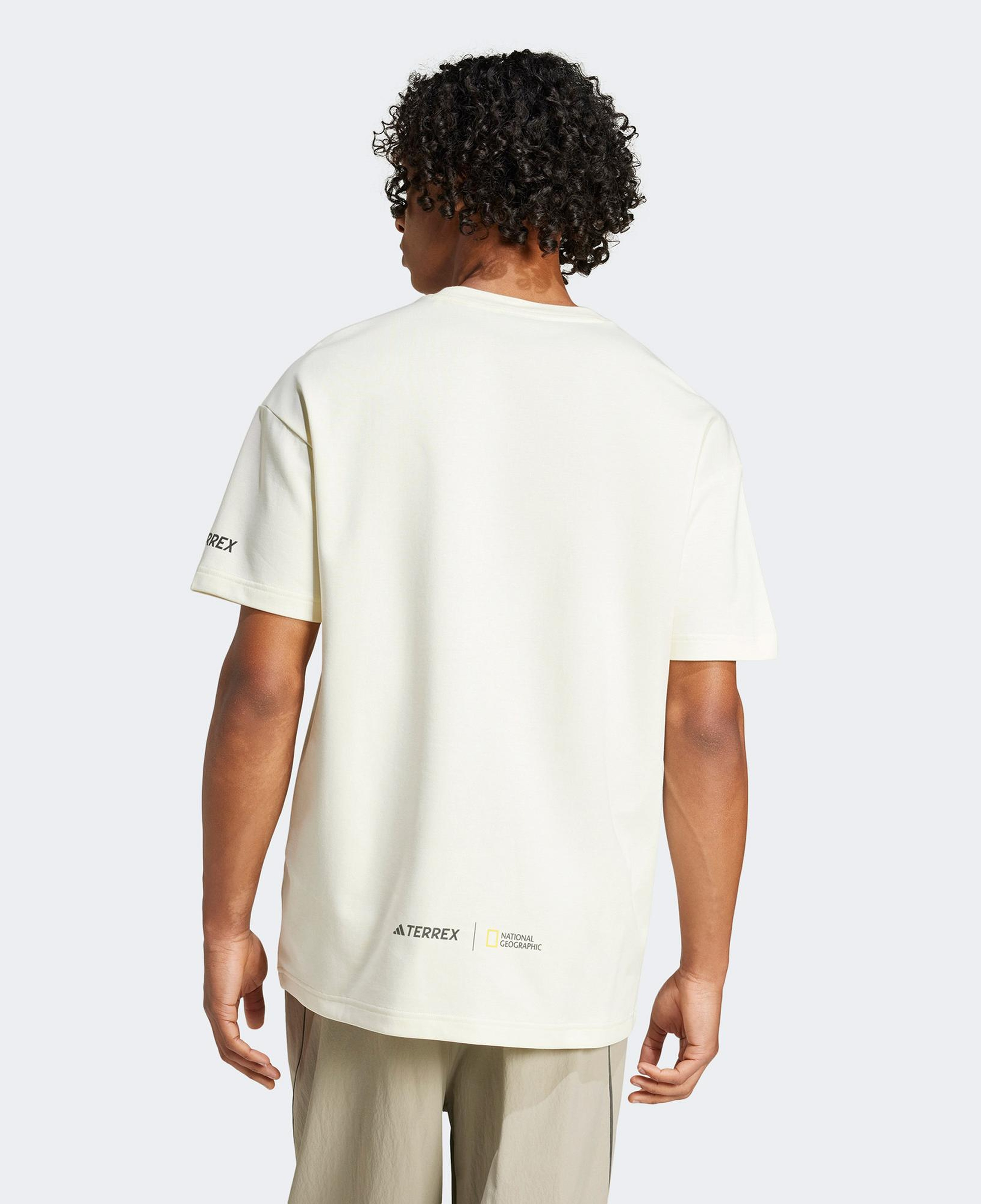 adidas Nat Geo Aeroready Graphic Erkek Bej T-Shirt