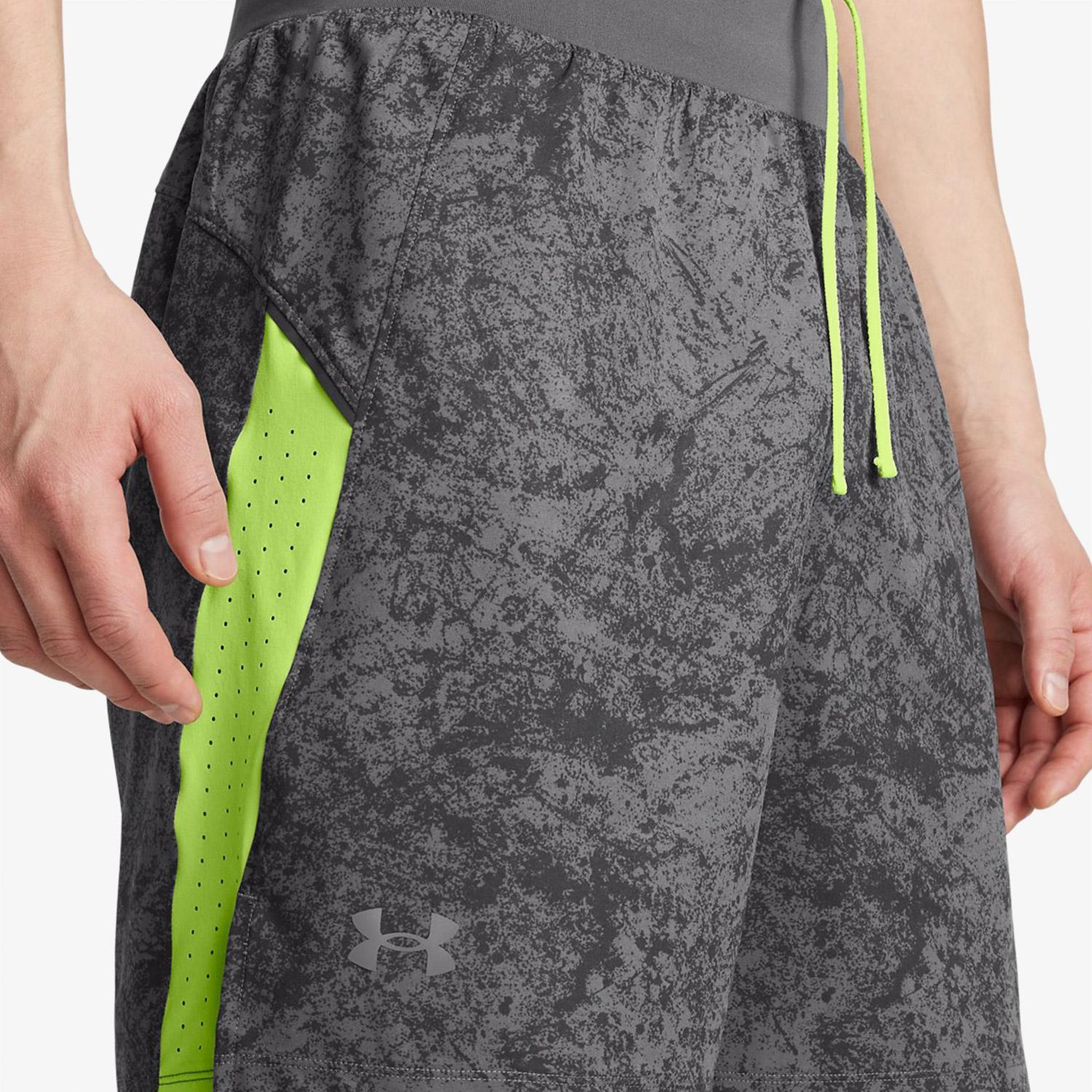 Under Armour Launch Pro Erkek Gri Koşu Şortu