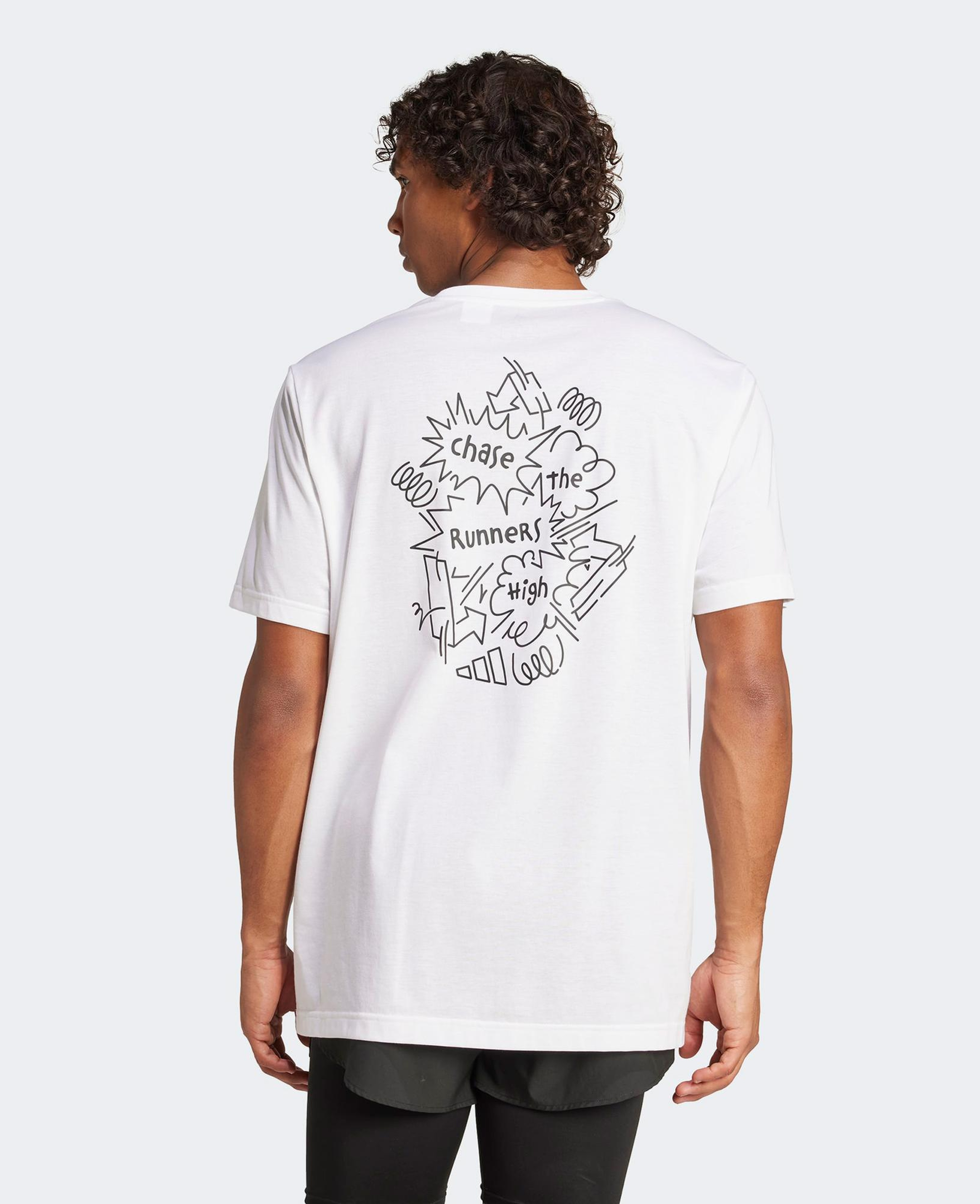adidas Running Chase The Runners High Graphic Erkek Beyaz Koşu T-Shirt