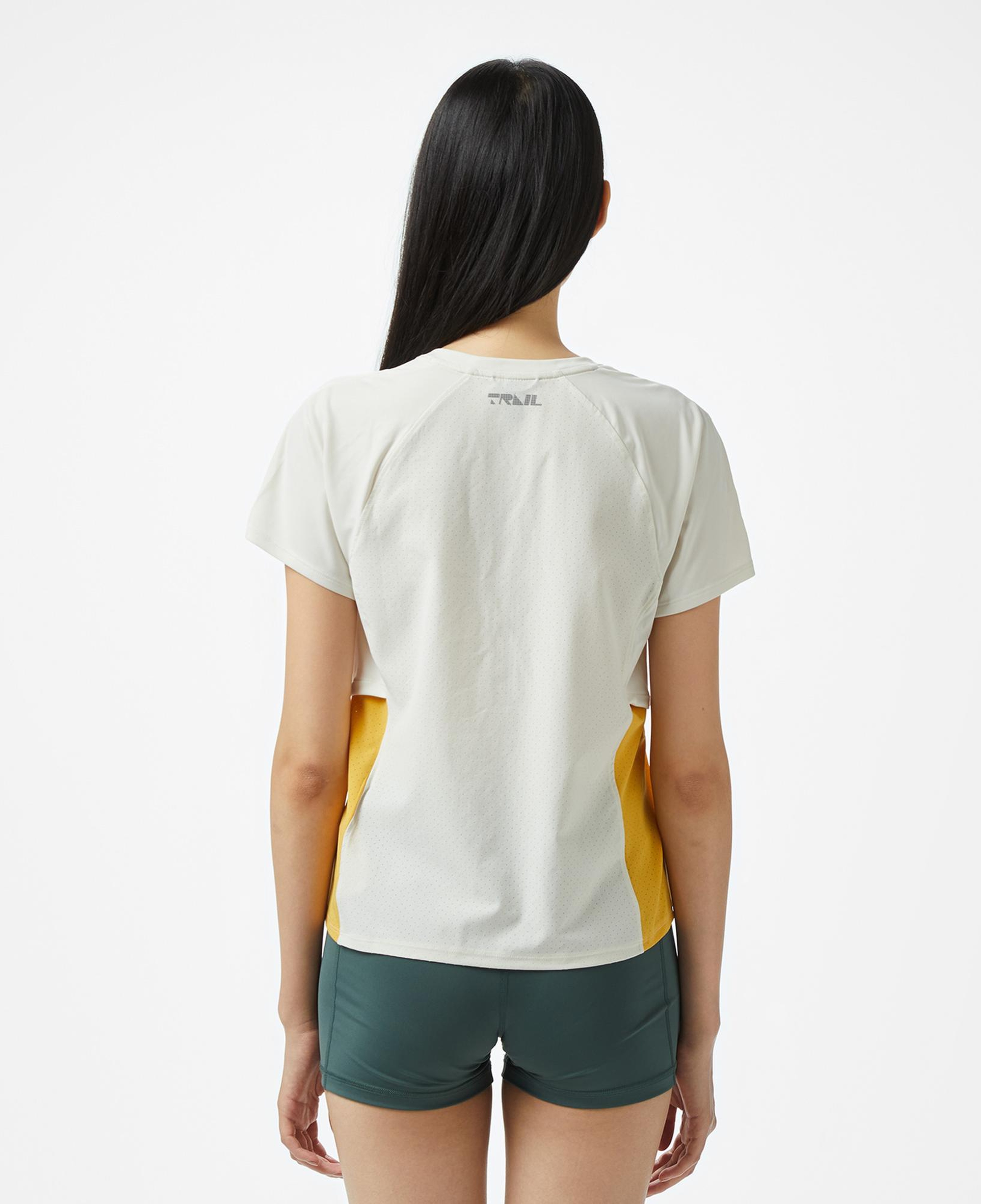 Under Armour Trail Run Kadın Beyaz Koşu T-Shirt