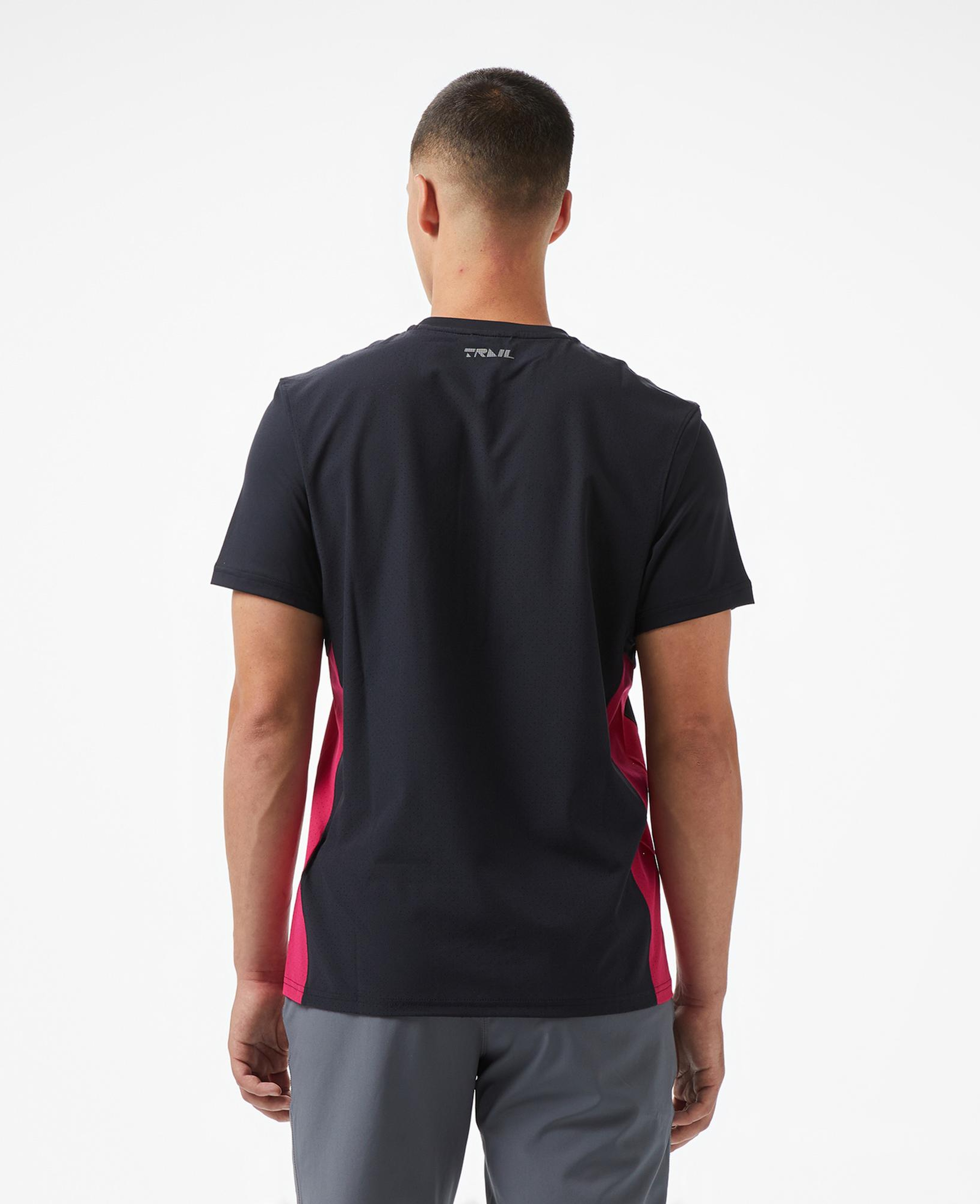 Under Armour Trail Run Erkek Siyah T-Shirt