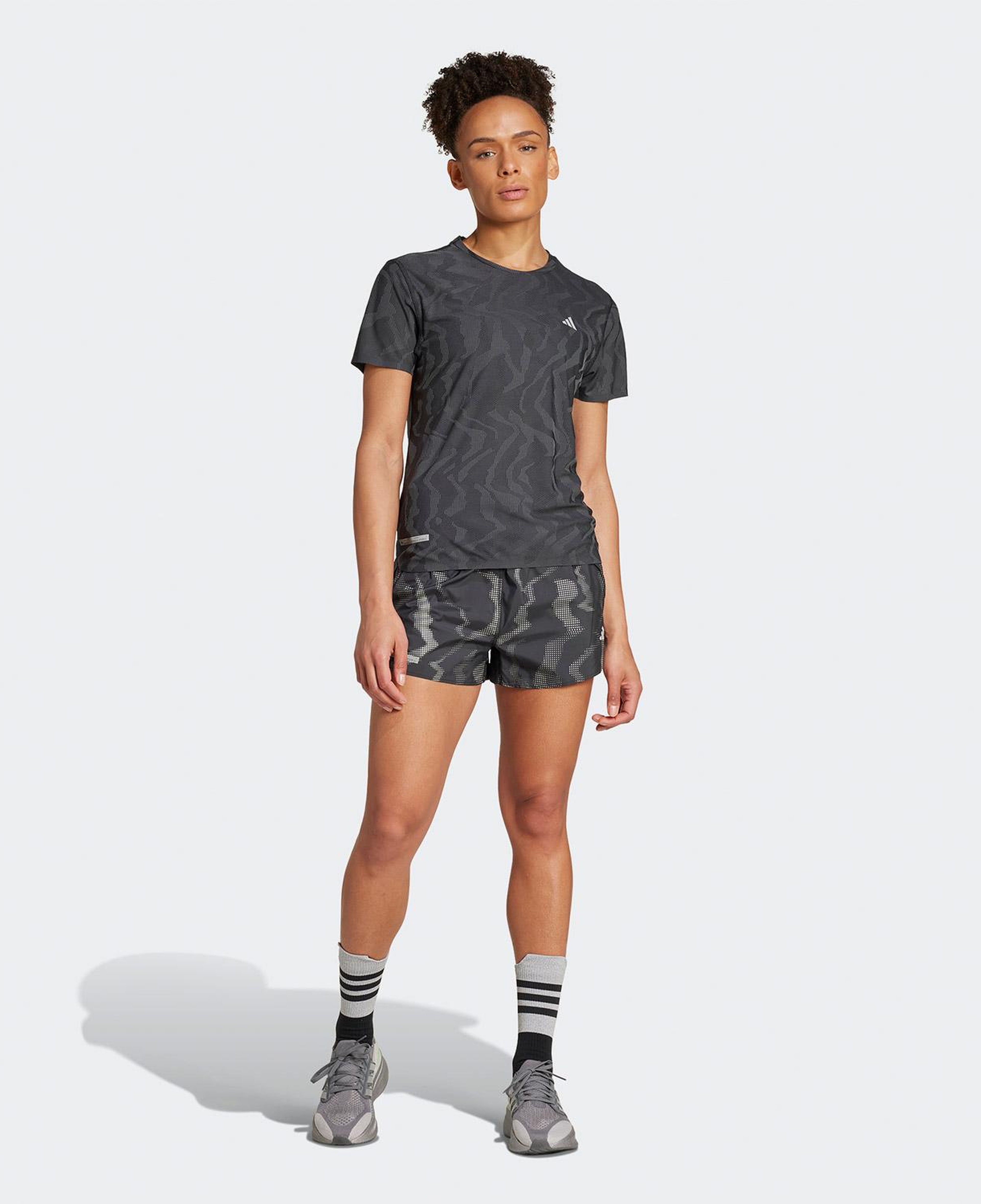 adidas Ultimate Wind Rdy Kadın Gri Koşu Şortu