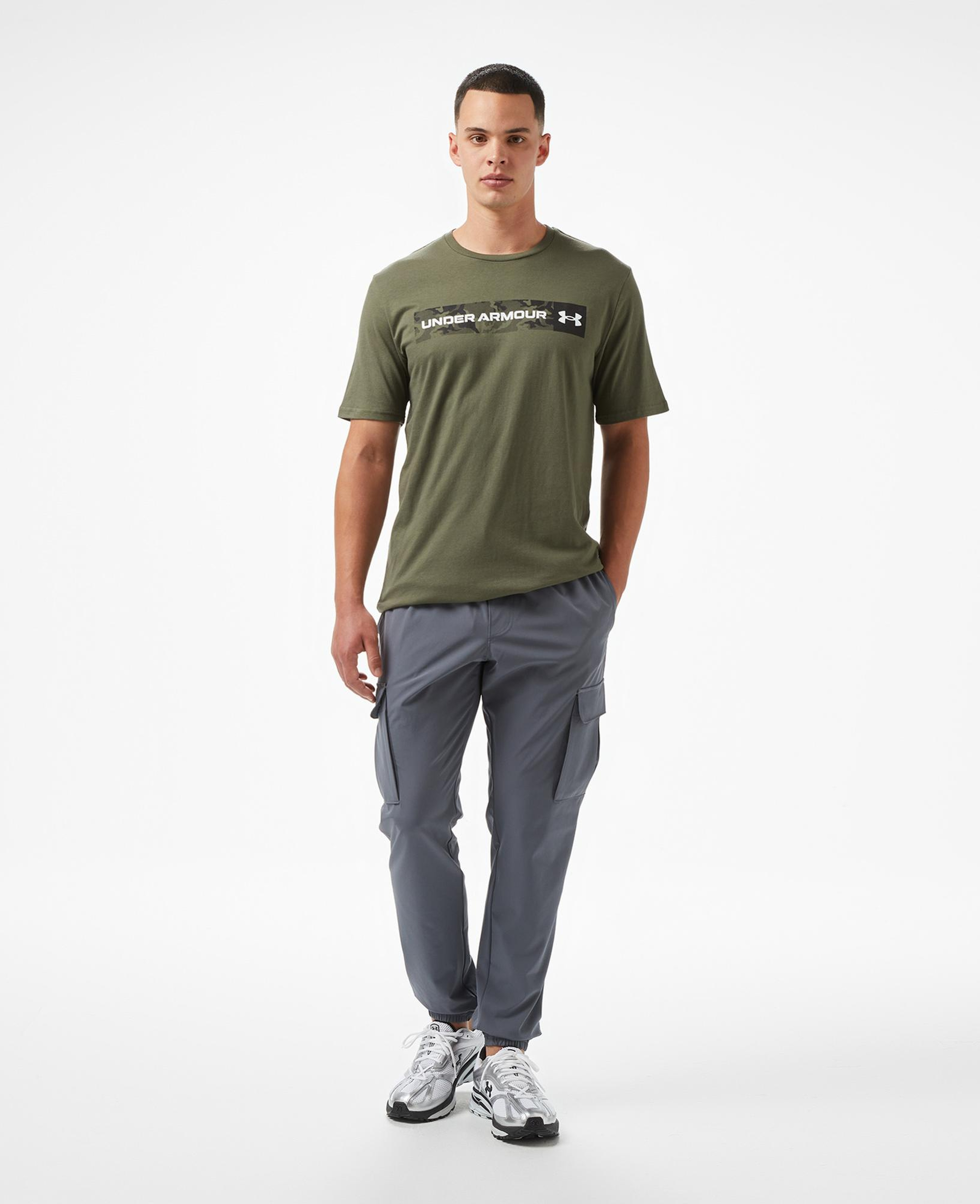 Under Armour Camo Chest Stripe Ss Erkek Yeşil T-Shirt