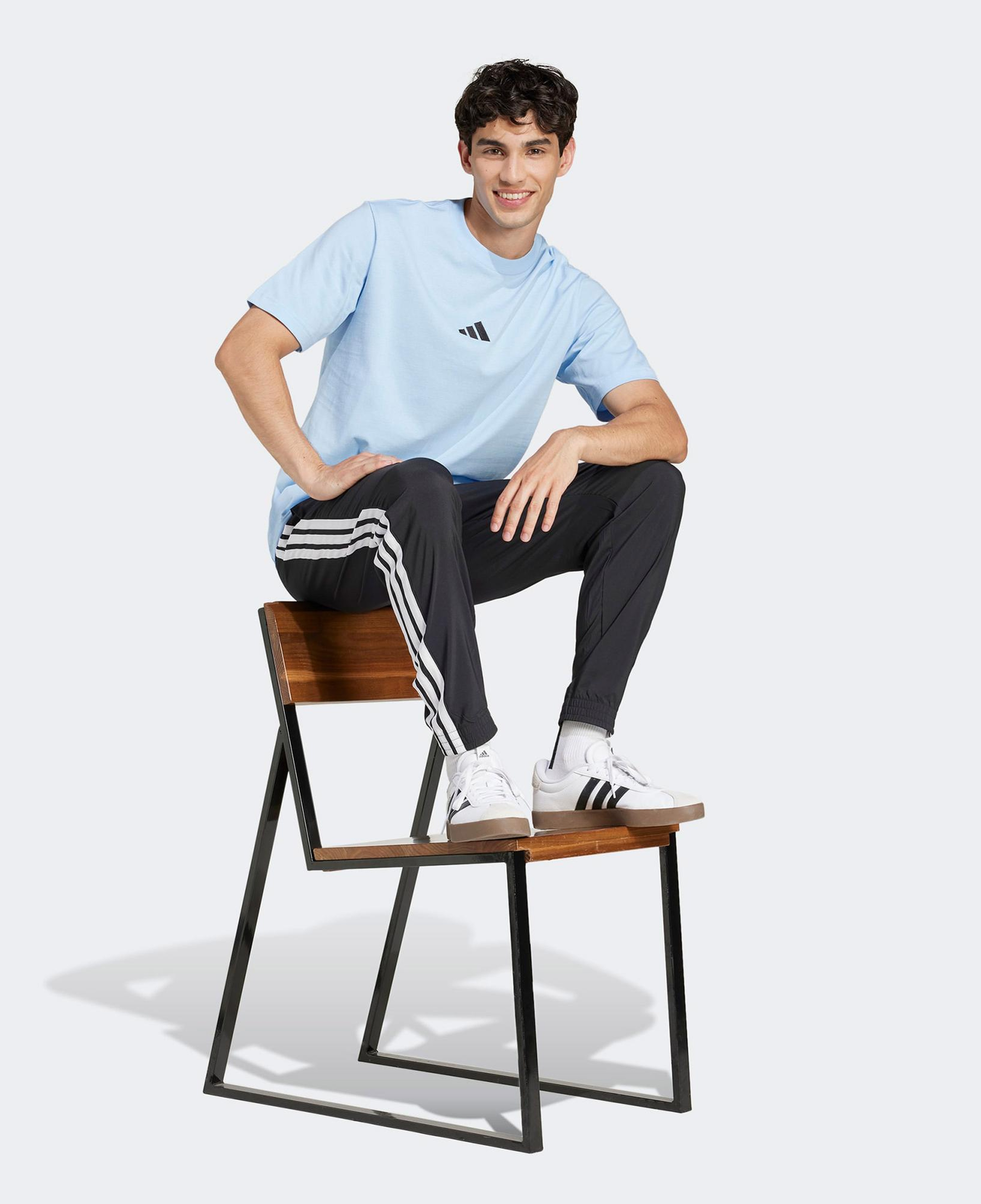 adidas Essentials 3 Stripes Woven Erkek Siyah Antrenman Eşofman Altı