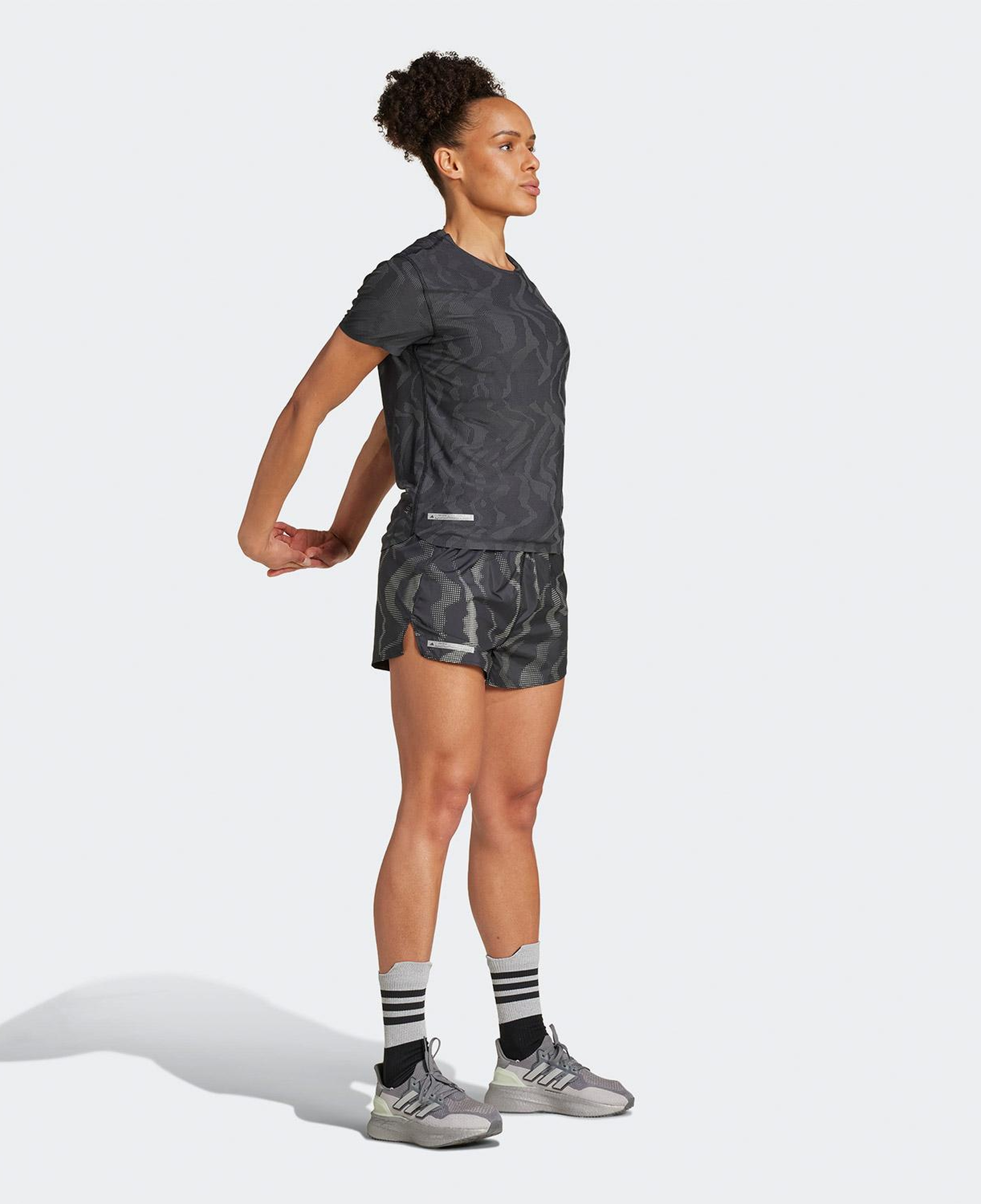 adidas Ultimate Wind Rdy Kadın Gri Koşu Şortu