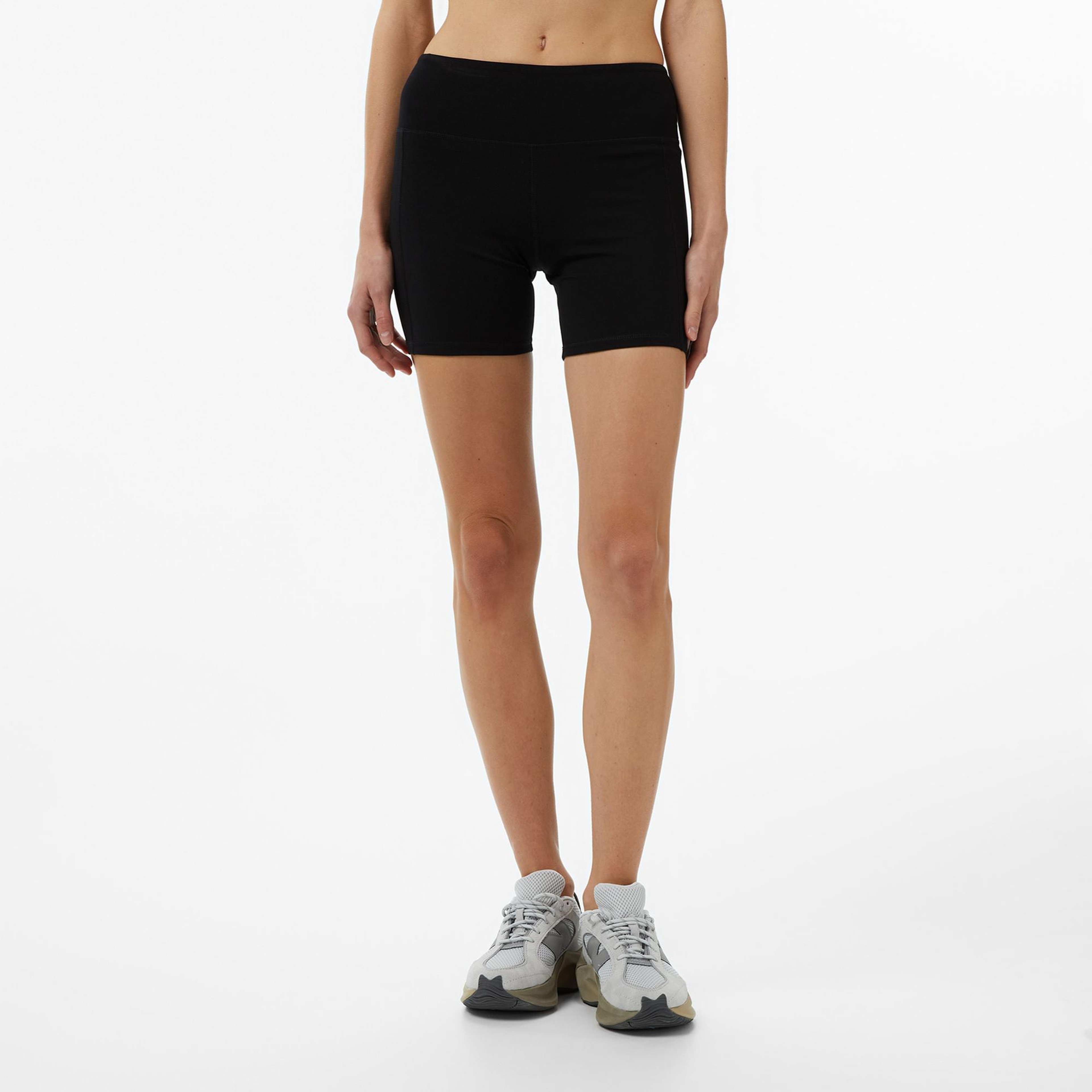 New Balance Classic Kadın Siyah Koşu Şortu