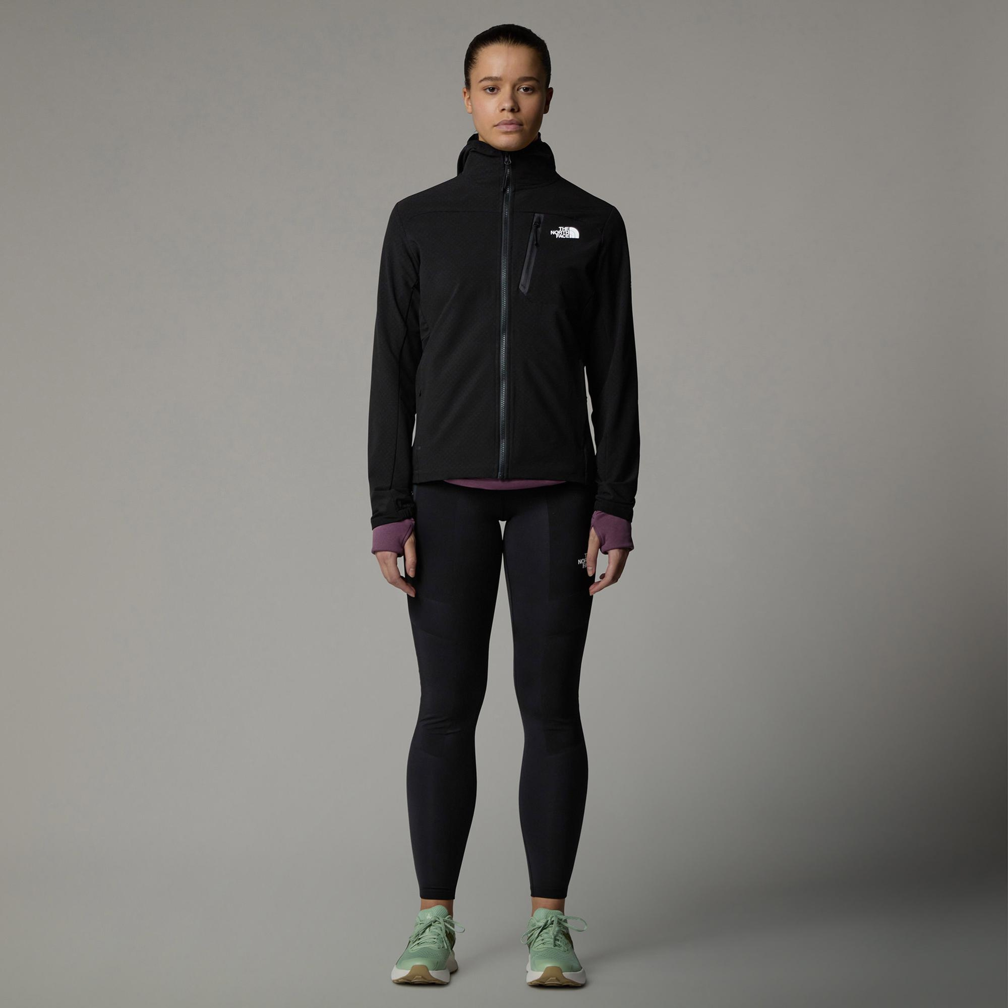 The North Face Mountain Athletics Softshell Kadın Siyah Koşu Mont