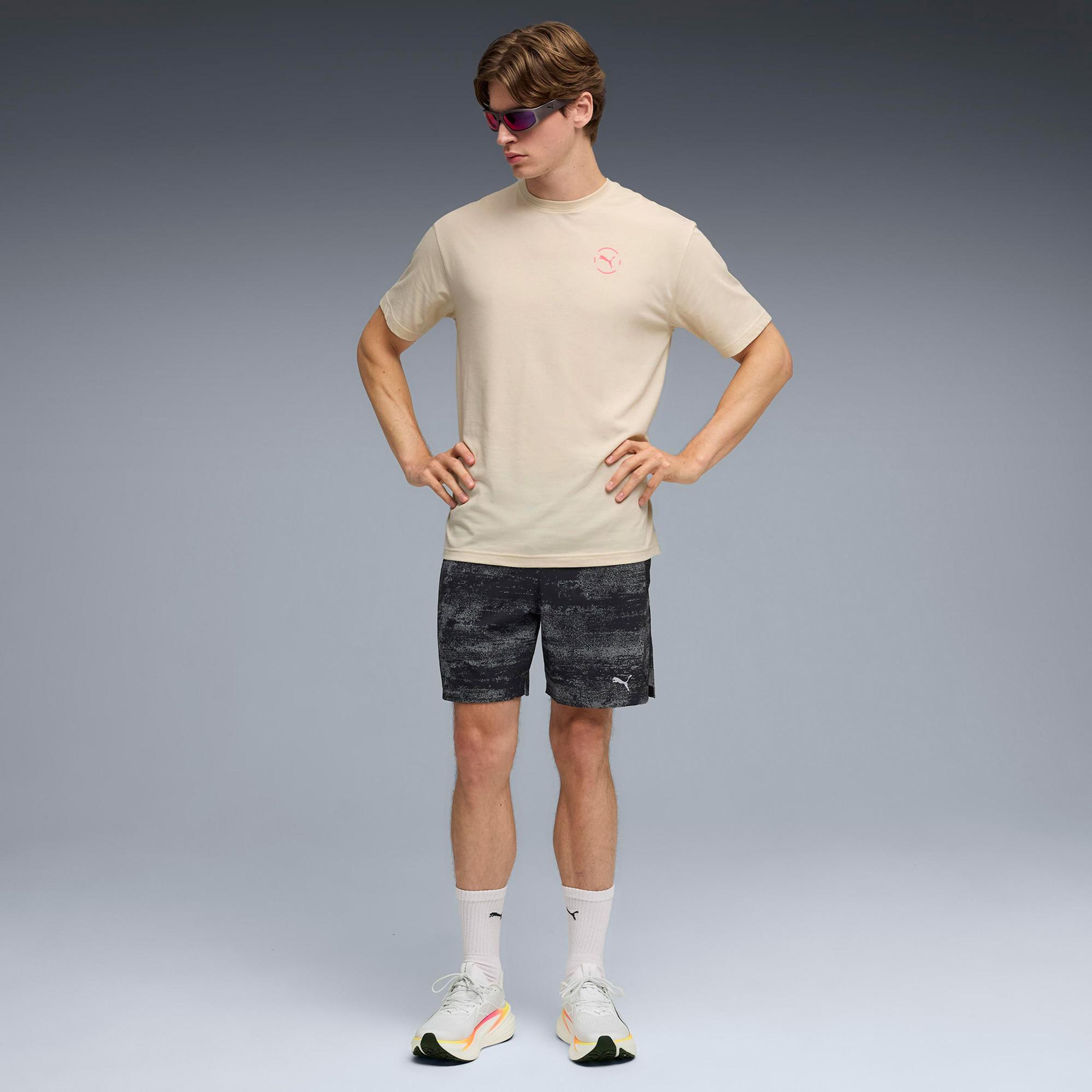 Puma Run Club Relaxed Graphic Erkek Krem Koşu T-Shirt