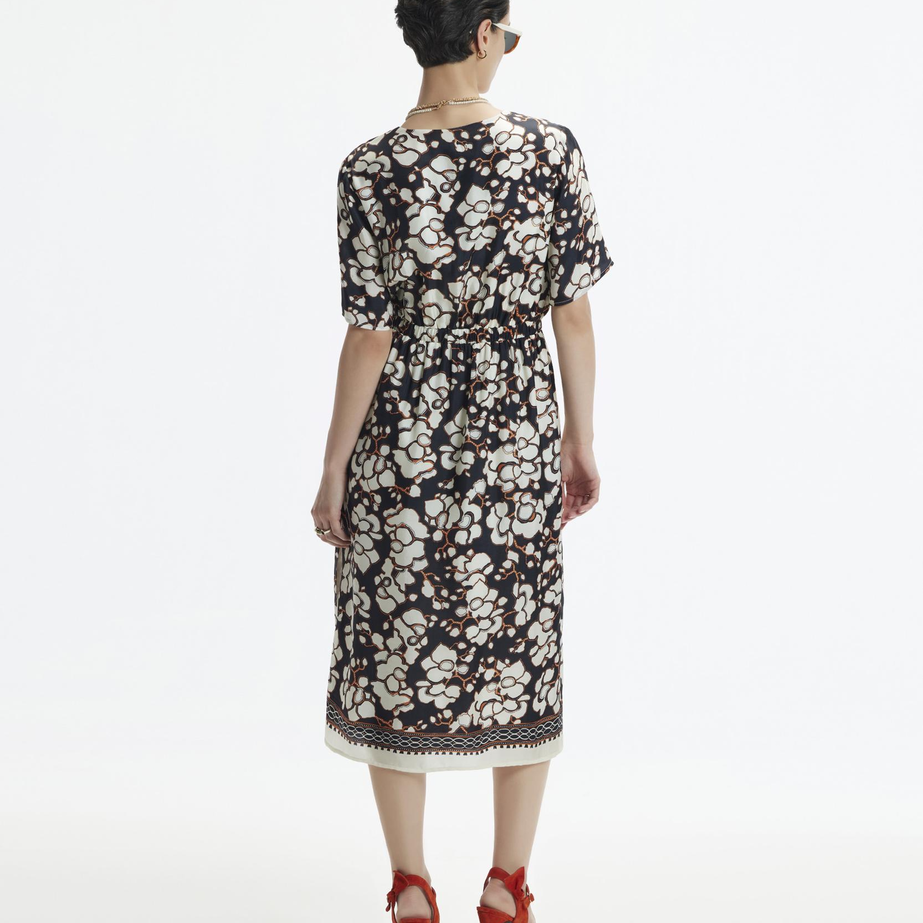 YARGICI V Yaka Kısa Kollu Midi Boy Elbise