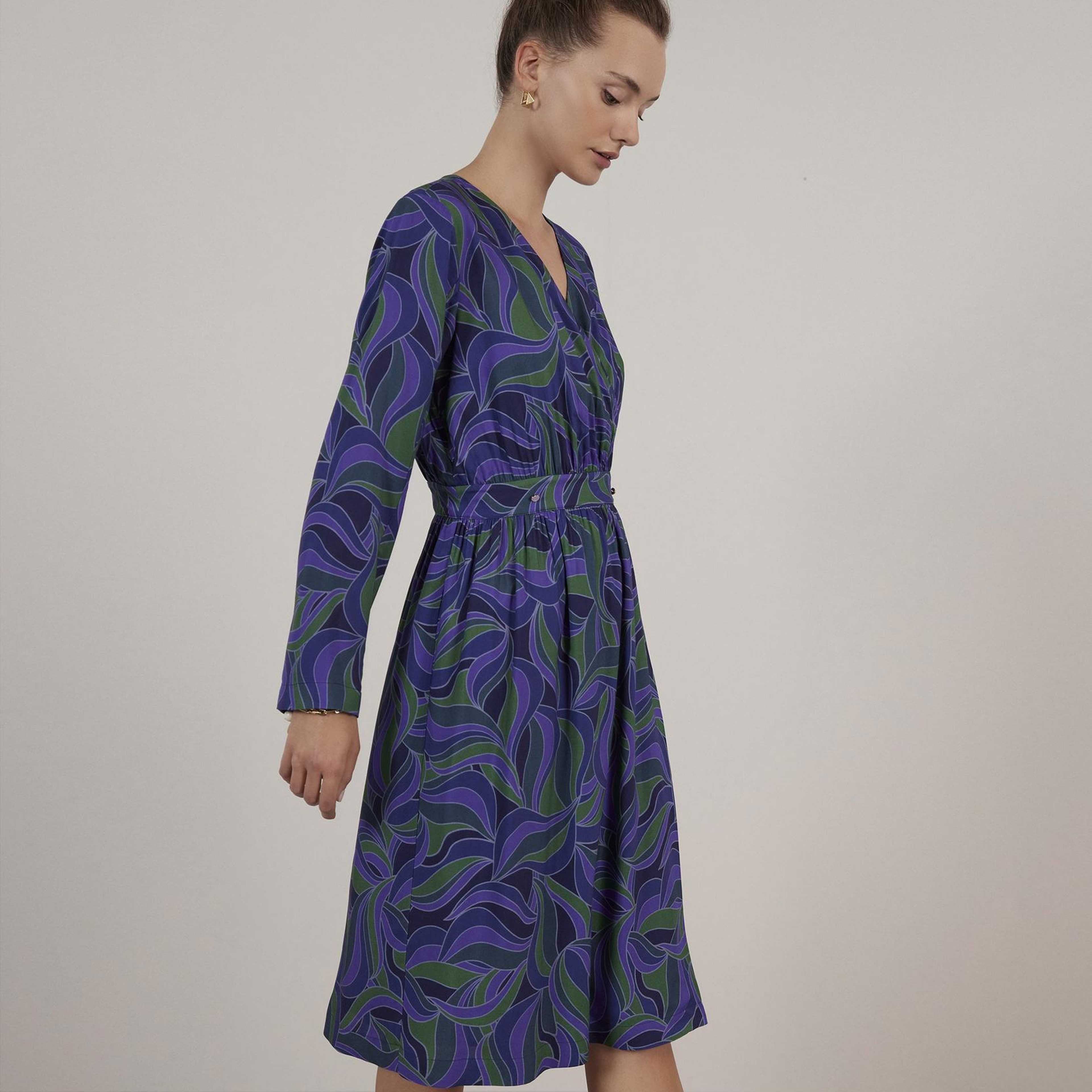 YARGICI V Yaka Elbise