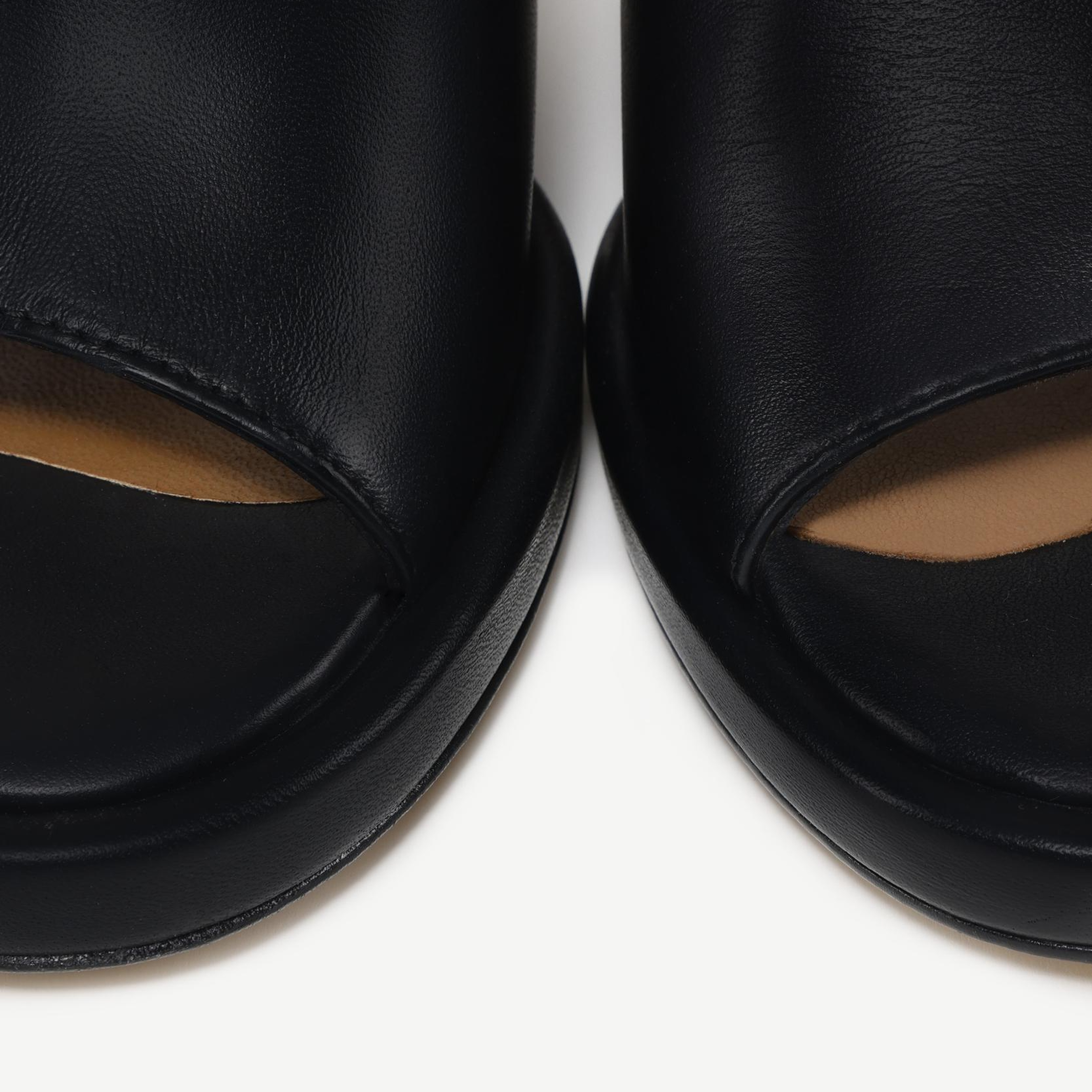 YARGICI Topuk Detaylı Deri Terlik