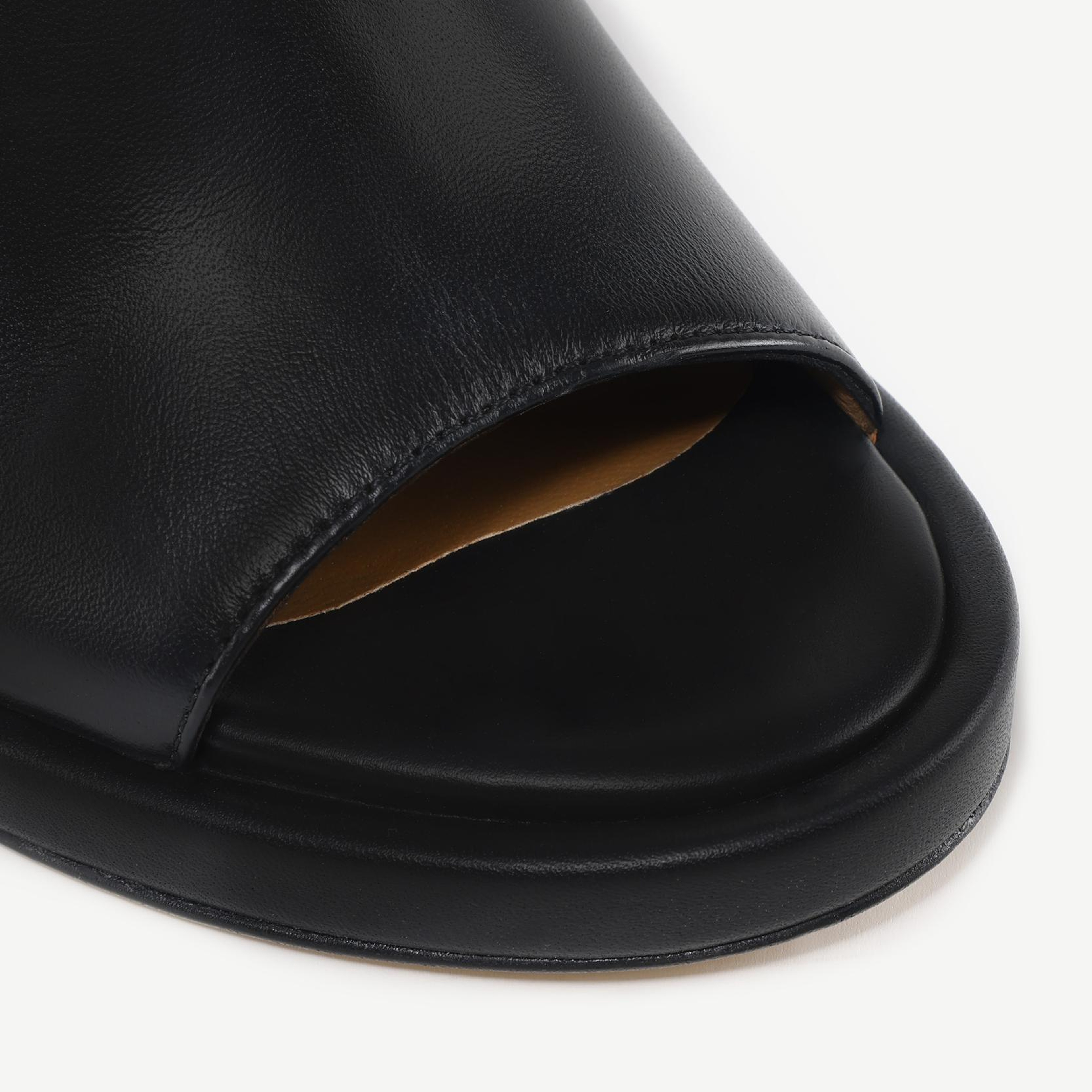 YARGICI Topuk Detaylı Deri Terlik