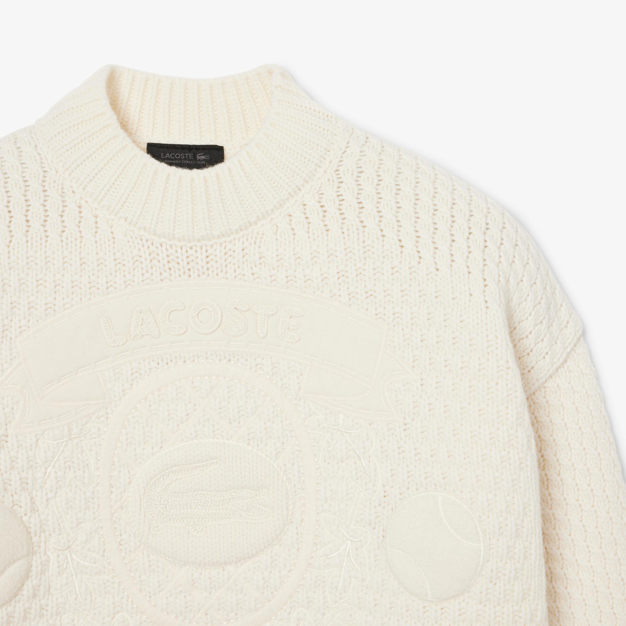 Lacoste FW25 RUNWAY Erkek Oversize Fit Bisiklet Yaka Baskılı Yün Beyaz Kazak