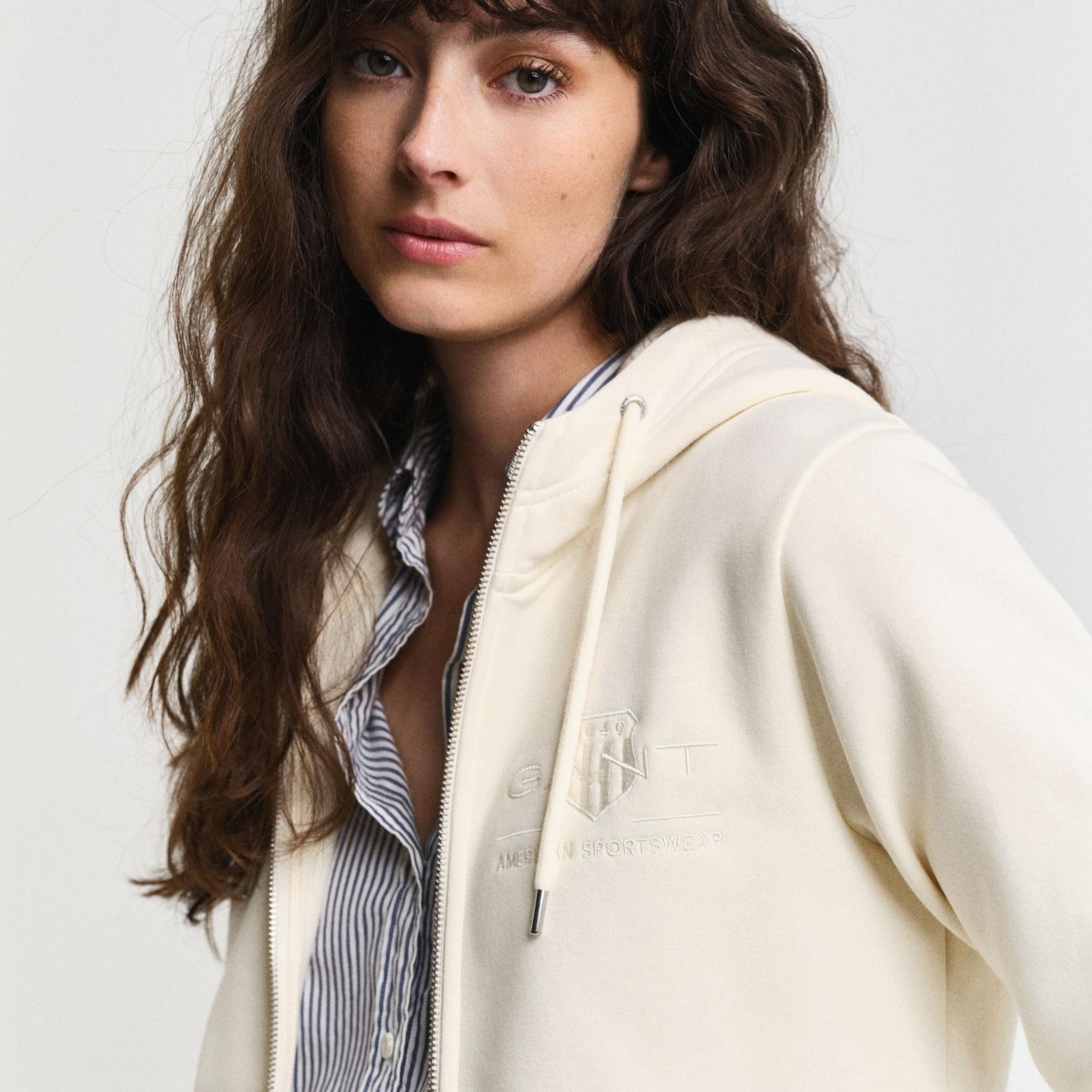 GANT Kadın Krem Regular Fit Fermuarlı Logolu Sweatshirt