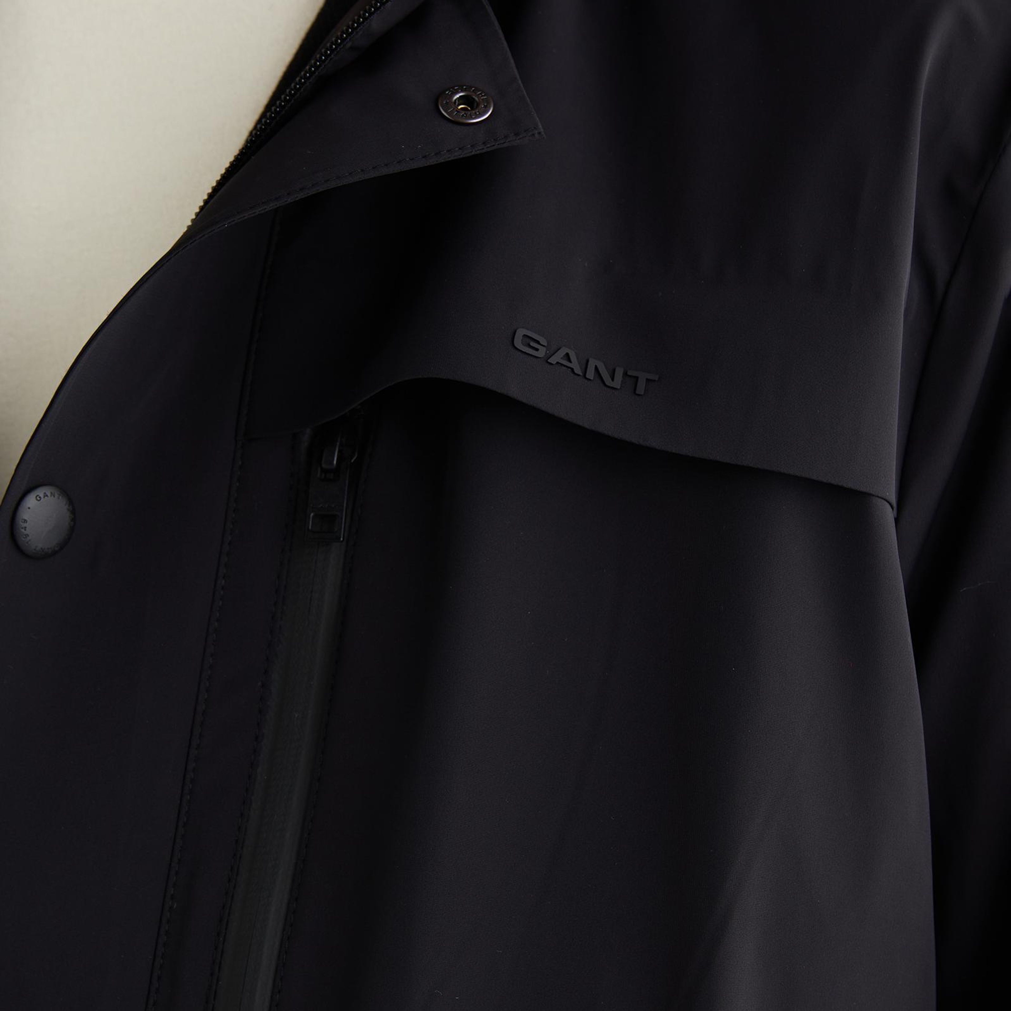 GANT Erkek Siyah Standart Fit Kapüşonlu Mont